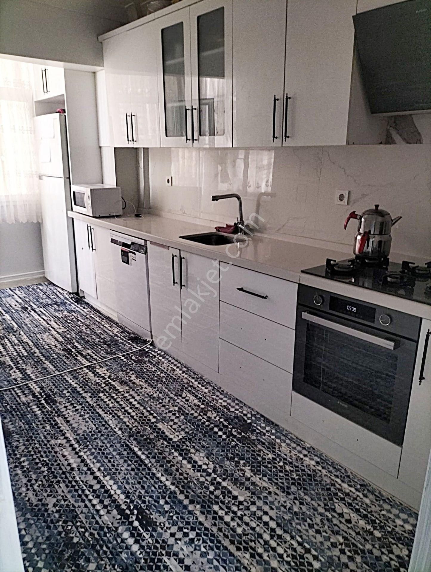 Özevlerde Hastane Metr Yanı Başında Arakat Krediye Uygun İskanlı