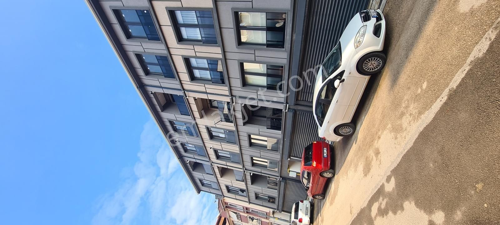 İnegöl Merkezde Satılık Asansörlü Ful Yapılı 1+1 Daire