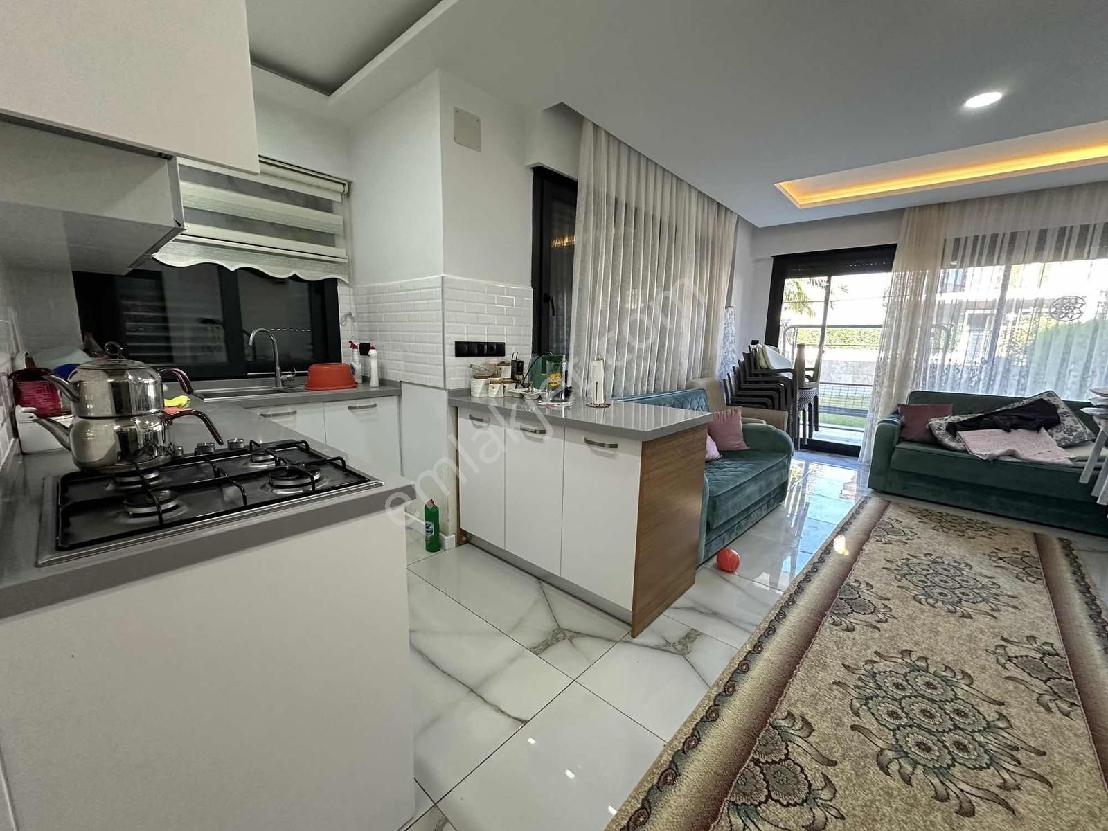 Kuşadası Davutlar Sahili Geniş Bahçeli Eşyalı Satılık Villa - Görsel 26