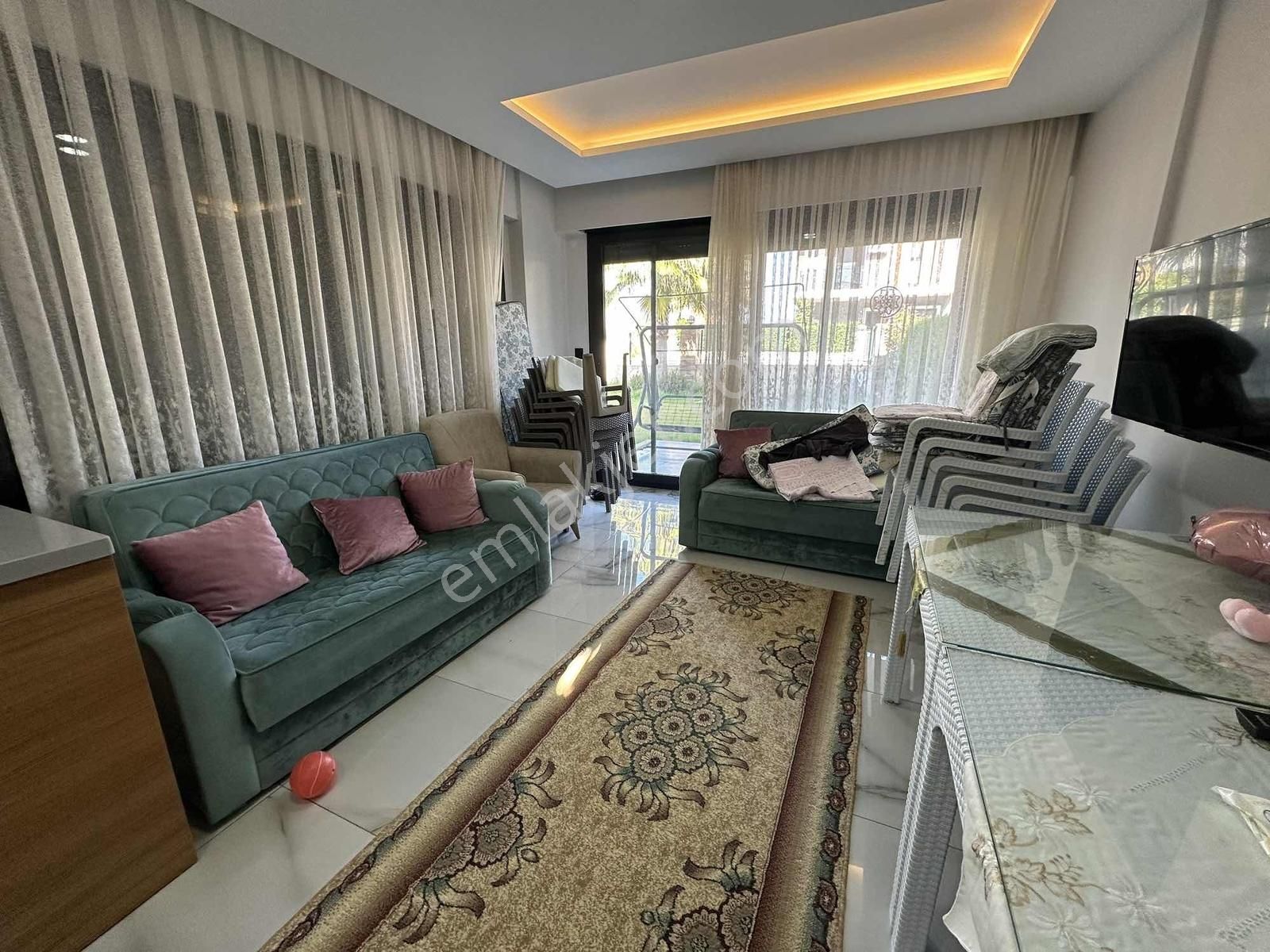 Kuşadası Davutlar Sahili Geniş Bahçeli Eşyalı Satılık Villa - Görsel 5