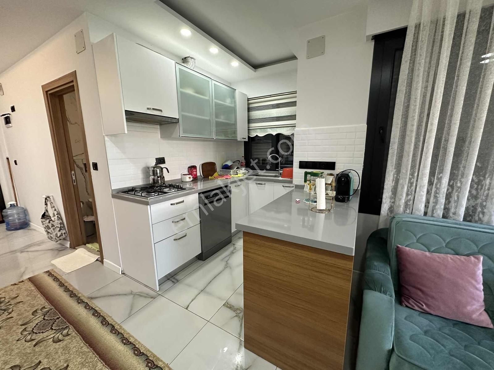 Kuşadası Davutlar Sahili Geniş Bahçeli Eşyalı Satılık Villa - Görsel 8