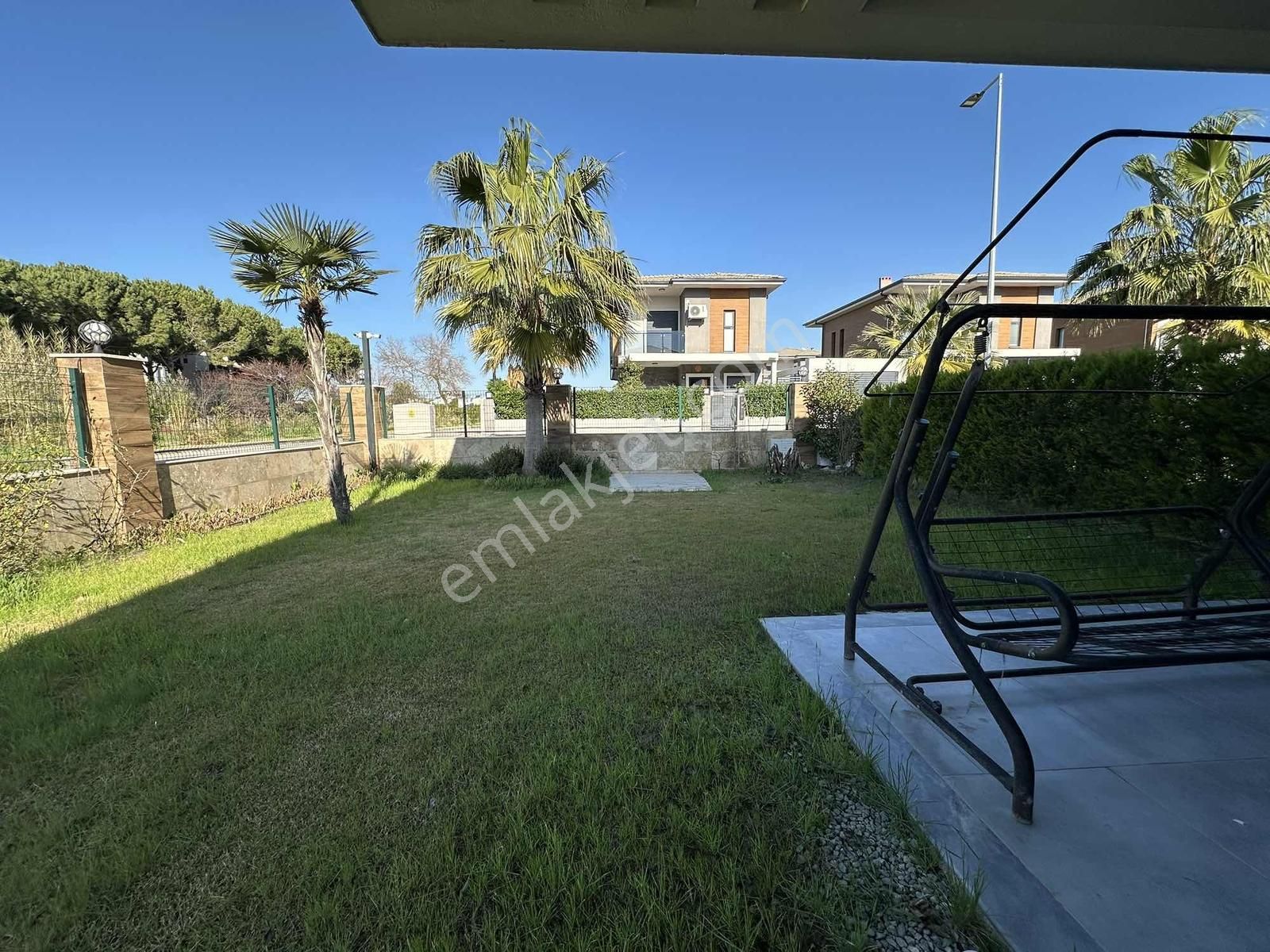 Kuşadası Davutlar Sahili Geniş Bahçeli Eşyalı Satılık Villa - Görsel 10