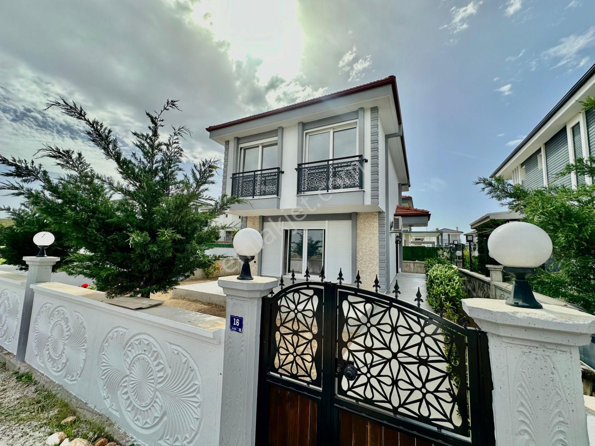 Didim Efeler Mah. 245 M2 Arsa İçerisinde 3+1 Ful Eşyalı Bahçeli Tam Müstakil Villamız Satışdadır