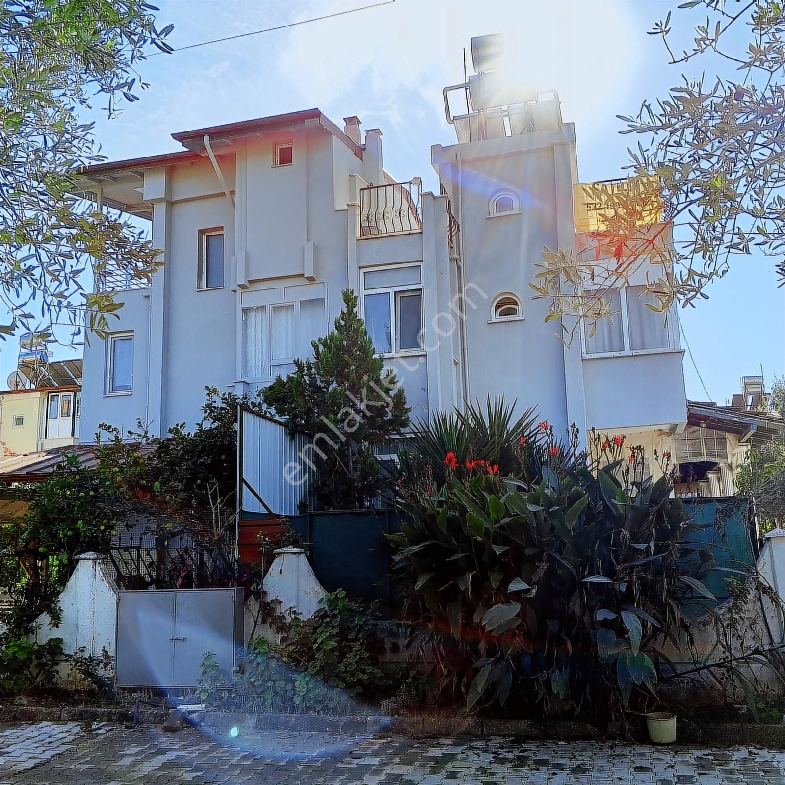 Stoptan Denize 200 Metre Mesafede Satılık Villa