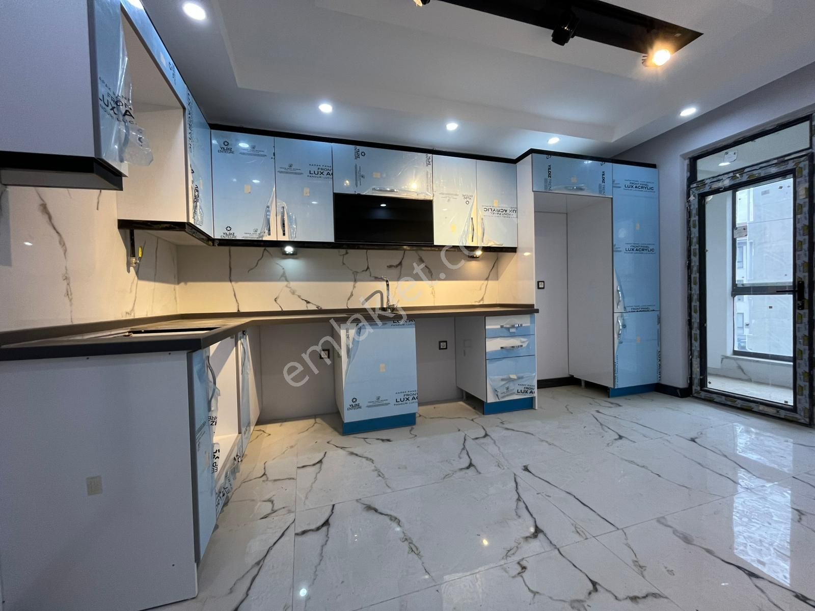 Tuncay Kartal'dan Çamlıca Mh Tombakzade Cd Yakını Özel Garajlı 3+1