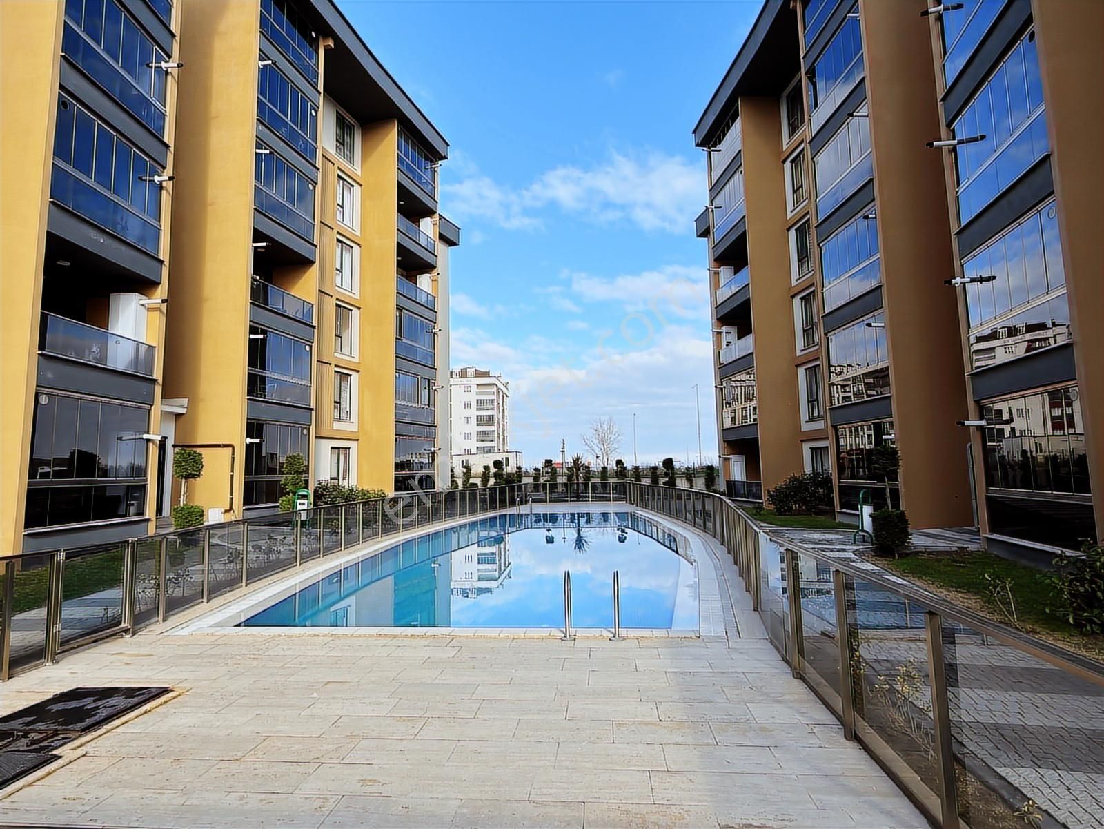 Çerkezköy'de Havuzlu Butik Site'de Kiracılı 1+1 Satılık Daire - Görsel 3