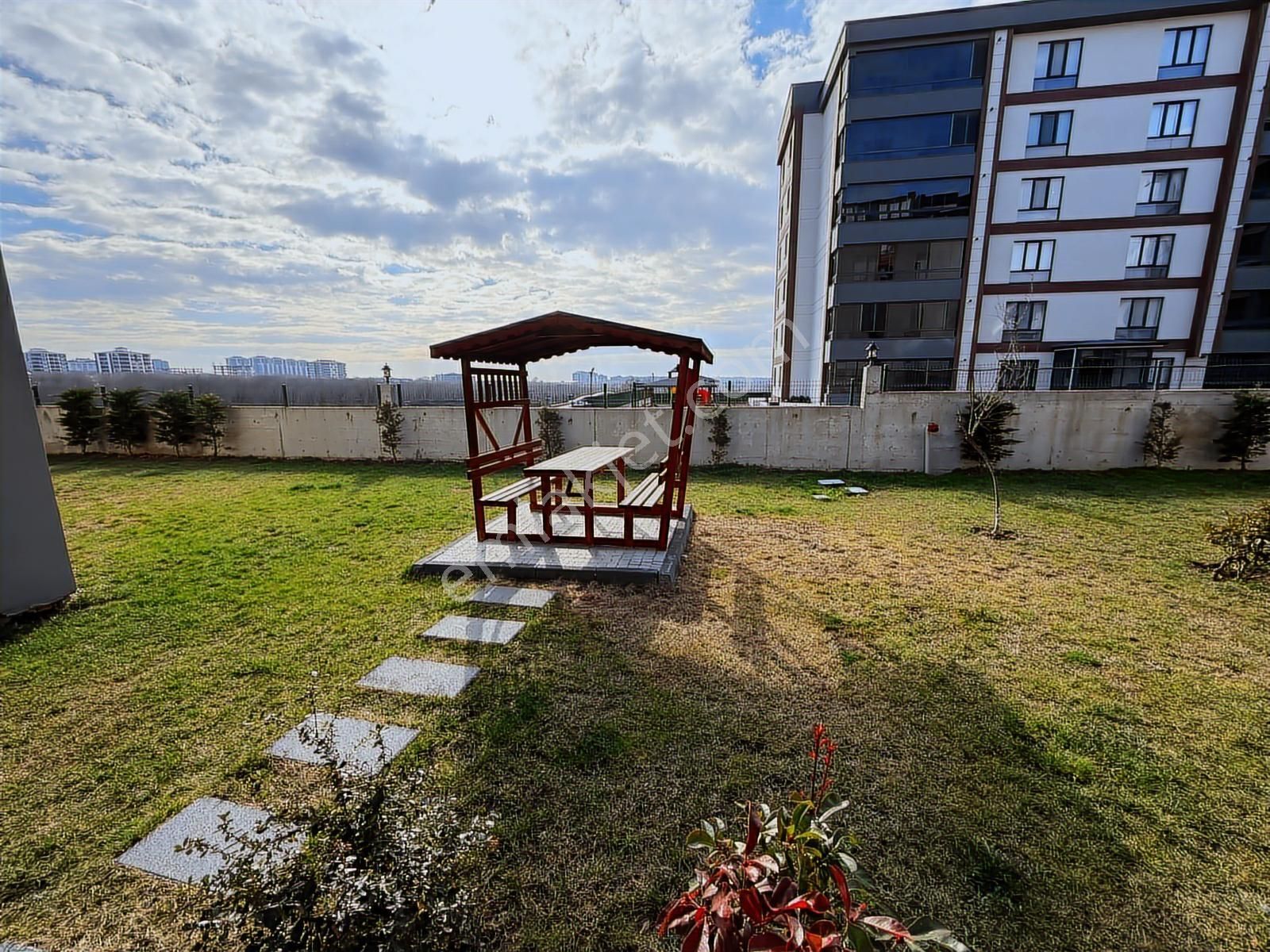 Çerkezköy'de Havuzlu Butik Site'de Kiracılı 1+1 Satılık Daire - Görsel 19