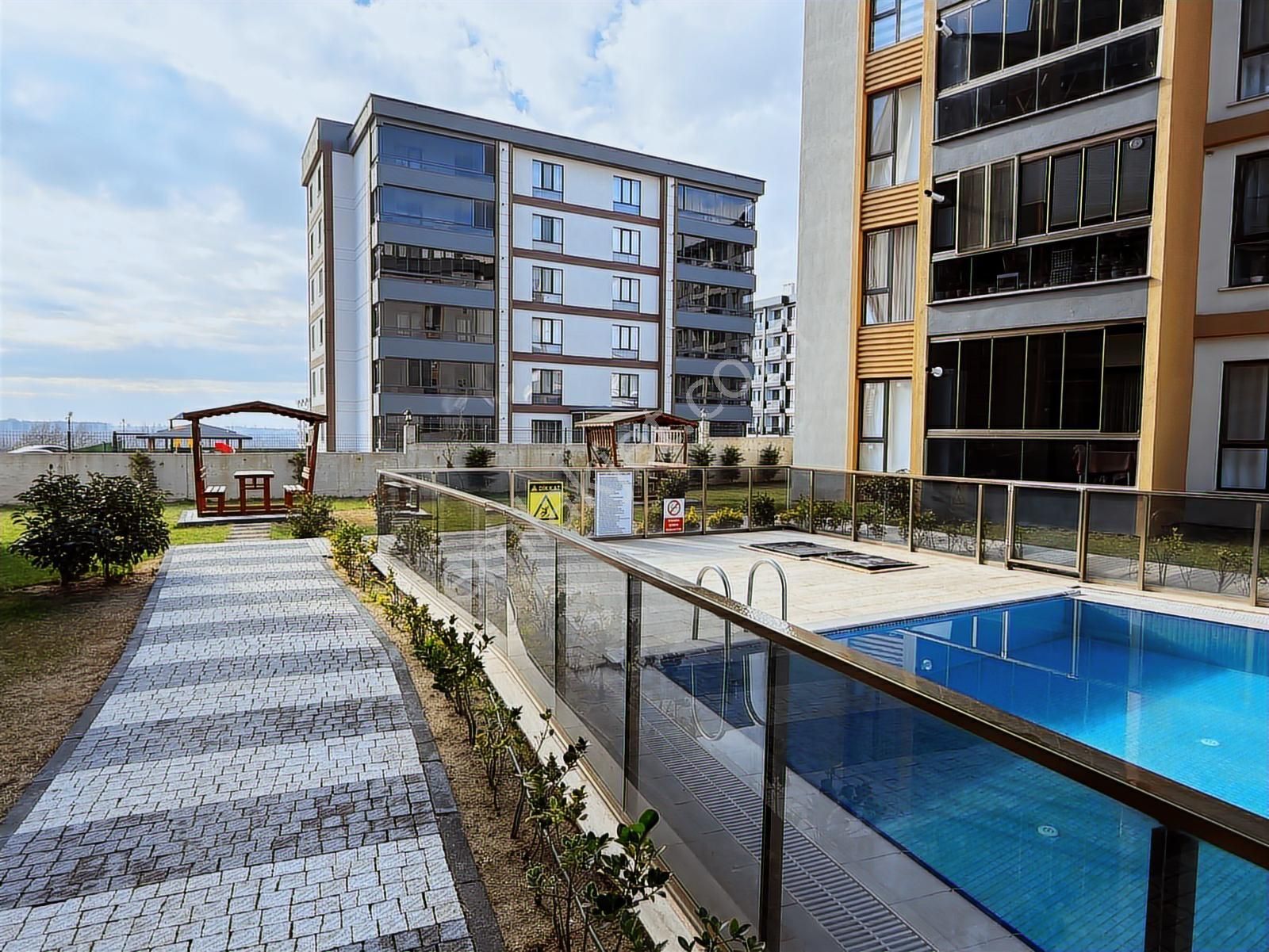 Çerkezköy'de Havuzlu Butik Site'de Kiracılı 1+1 Satılık Daire - Görsel 18