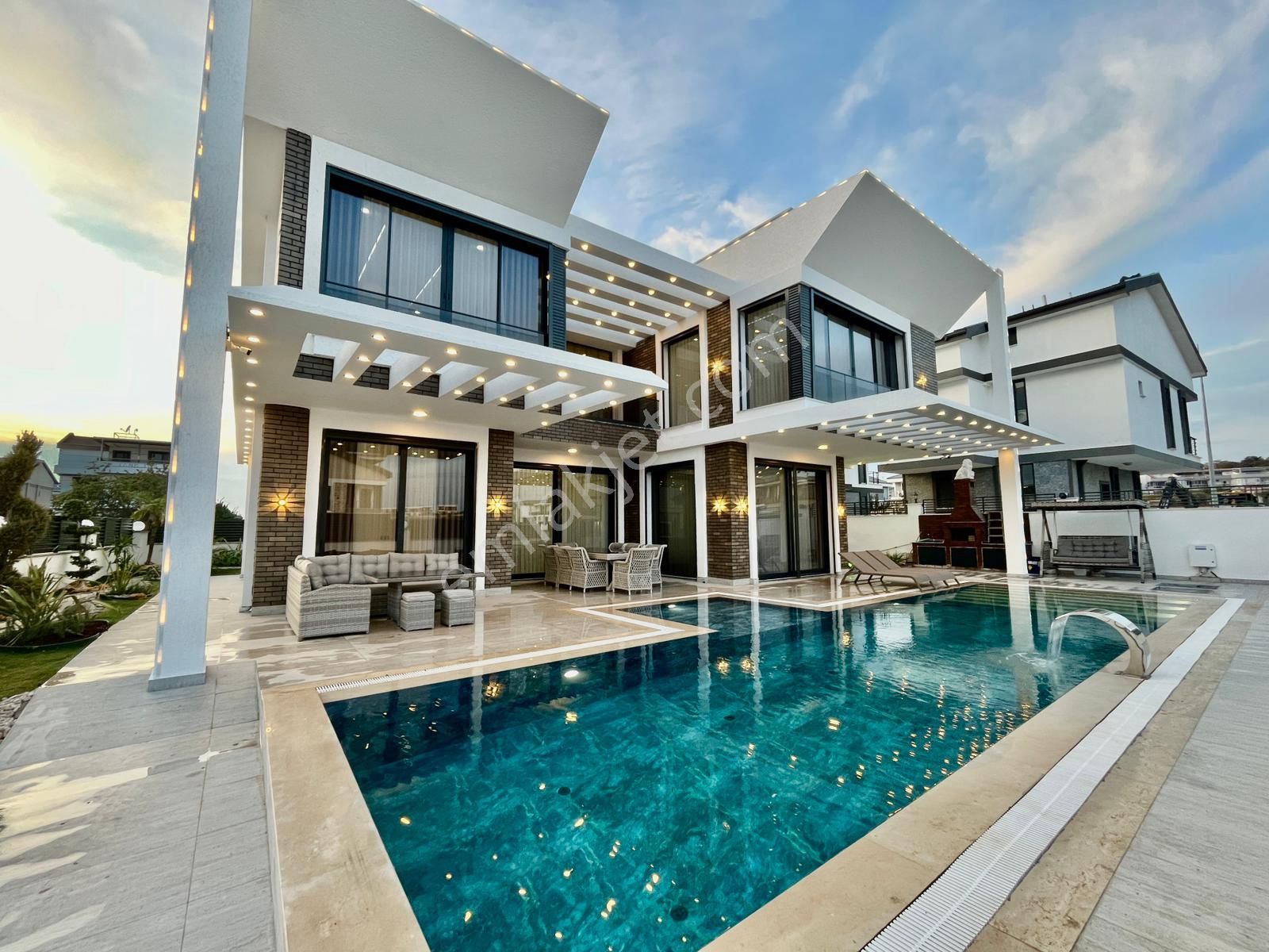 Didim Efeler Mah. 500 M2 Arsa İçinde 5+1 Ful Eşyalı Akıllı Sistemli Jakuzili Tam Müstakil Villamız - Görsel 2