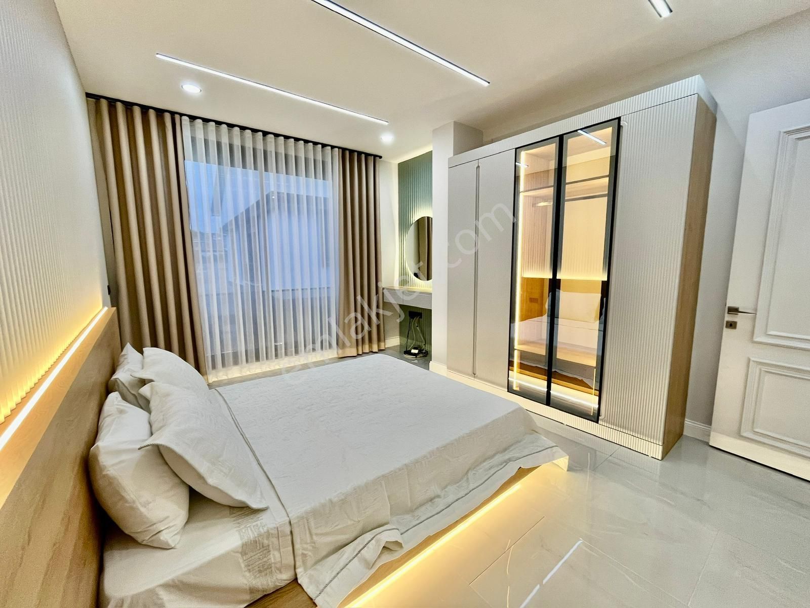 Didim Efeler Mah. 500 M2 Arsa İçinde 5+1 Ful Eşyalı Akıllı Sistemli Jakuzili Tam Müstakil Villamız - Görsel 13