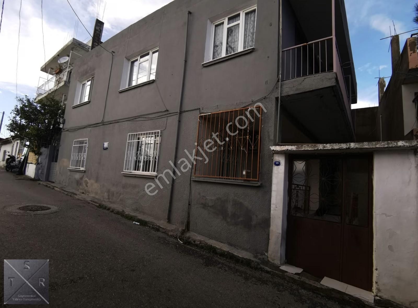 Karşıyaka Cumhuriyet Mah.müstakil Bahçeli Kiralık 3+1 Daire
