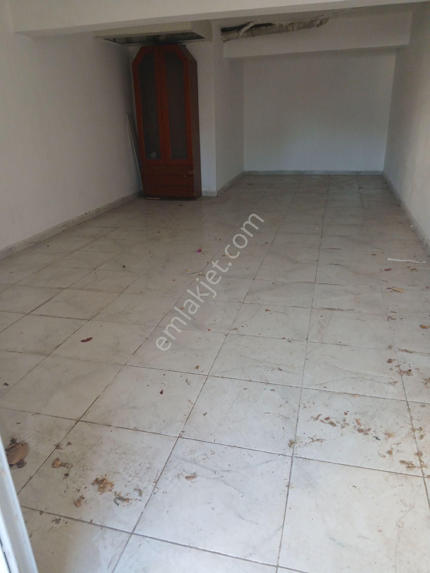 Salı Gnleri Kurulan Halk Pazarında 33 M2 Demir Kapılı Depo - Görsel 2