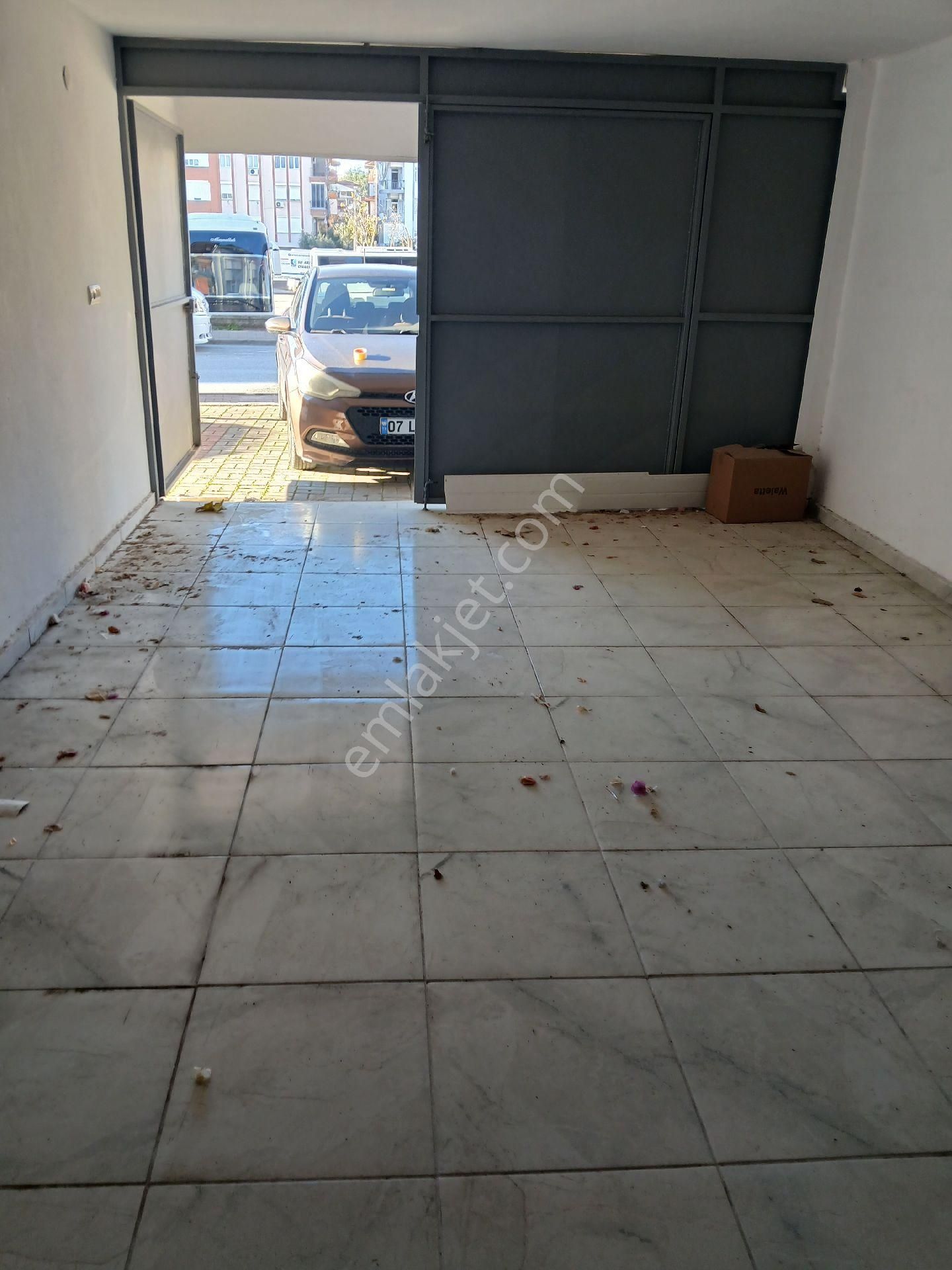 Salı Gnleri Kurulan Halk Pazarında 33 M2 Demir Kapılı Depo - Görsel 4