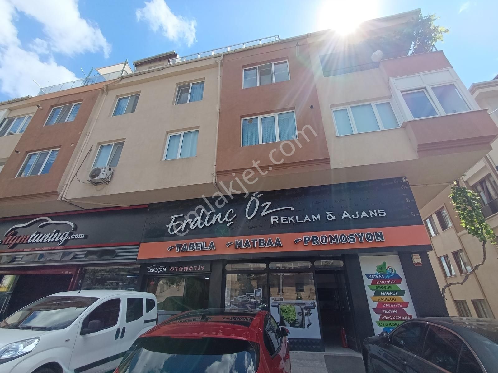 B.çekmece 19 Mayıs Mah.caddede 720 Mt.kare 3 Kat Satılık Dükkan