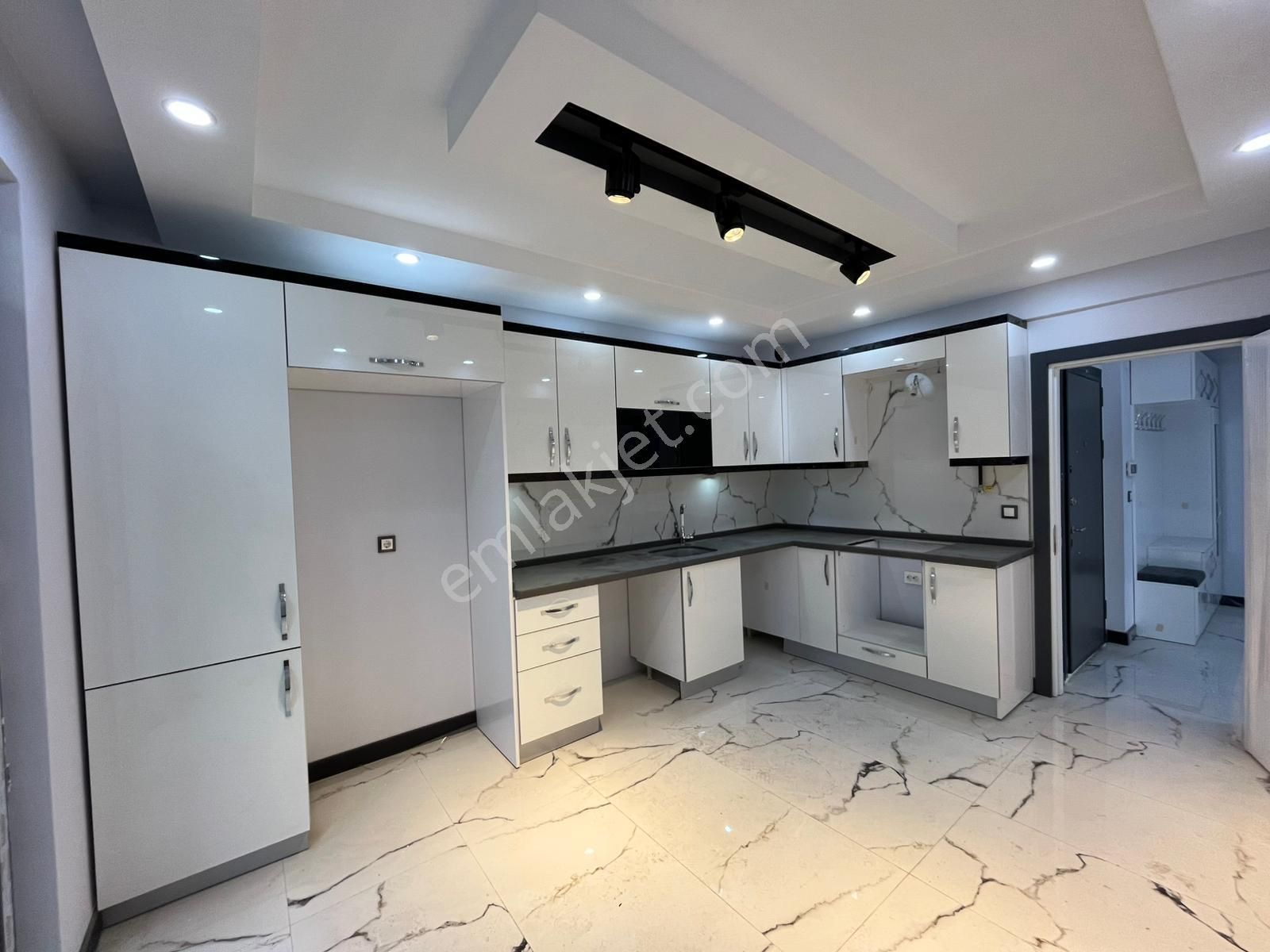 Tuncay Kartal'dan Çamlıca Mh Özel Garajlı İskanlı Köşe 3+1 Daire