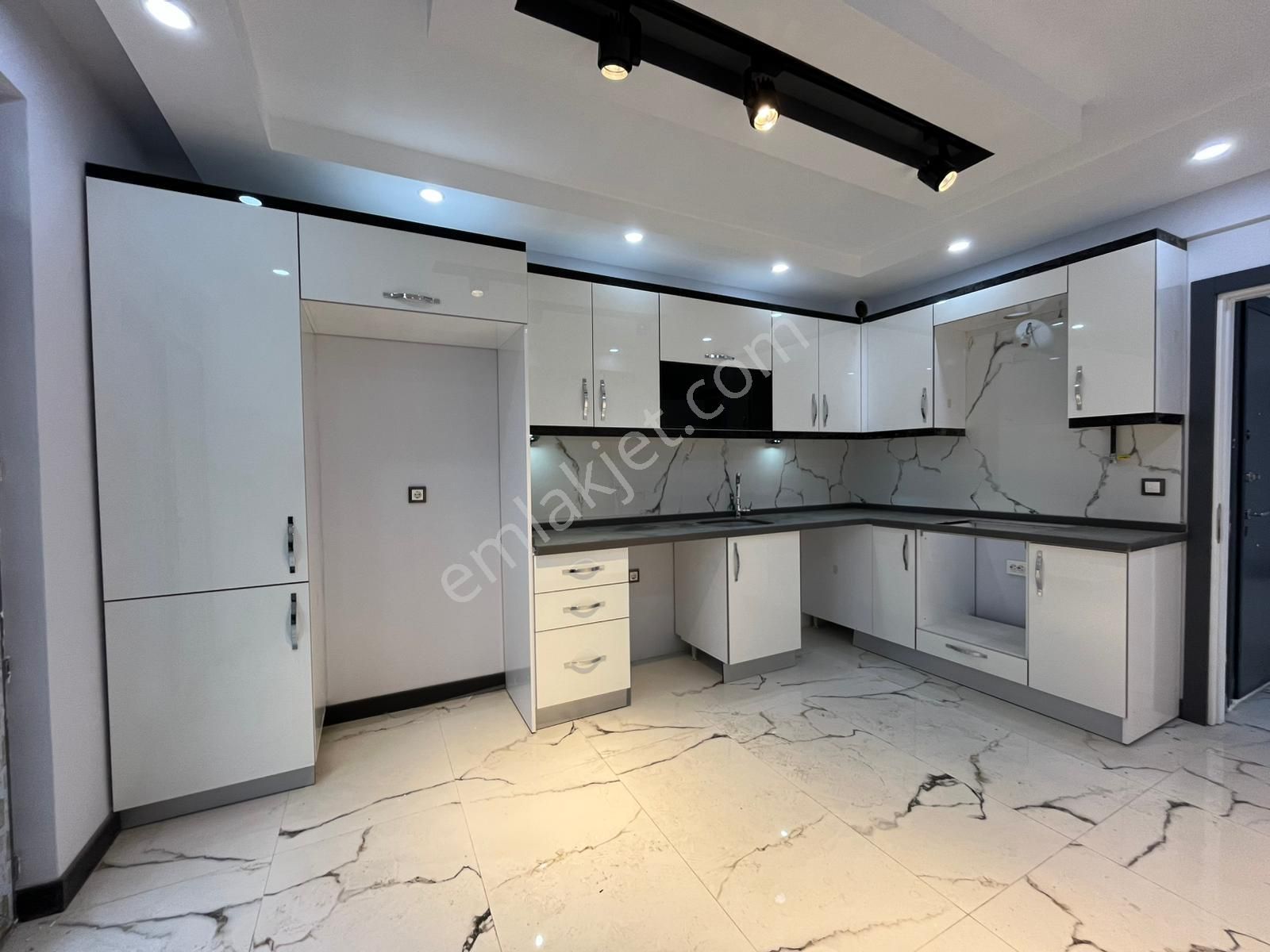 Tuncay Kartal'dan Çamlıca Mh Özel Garajlı İskanlı Köşe 3+1 Daire - Görsel 5