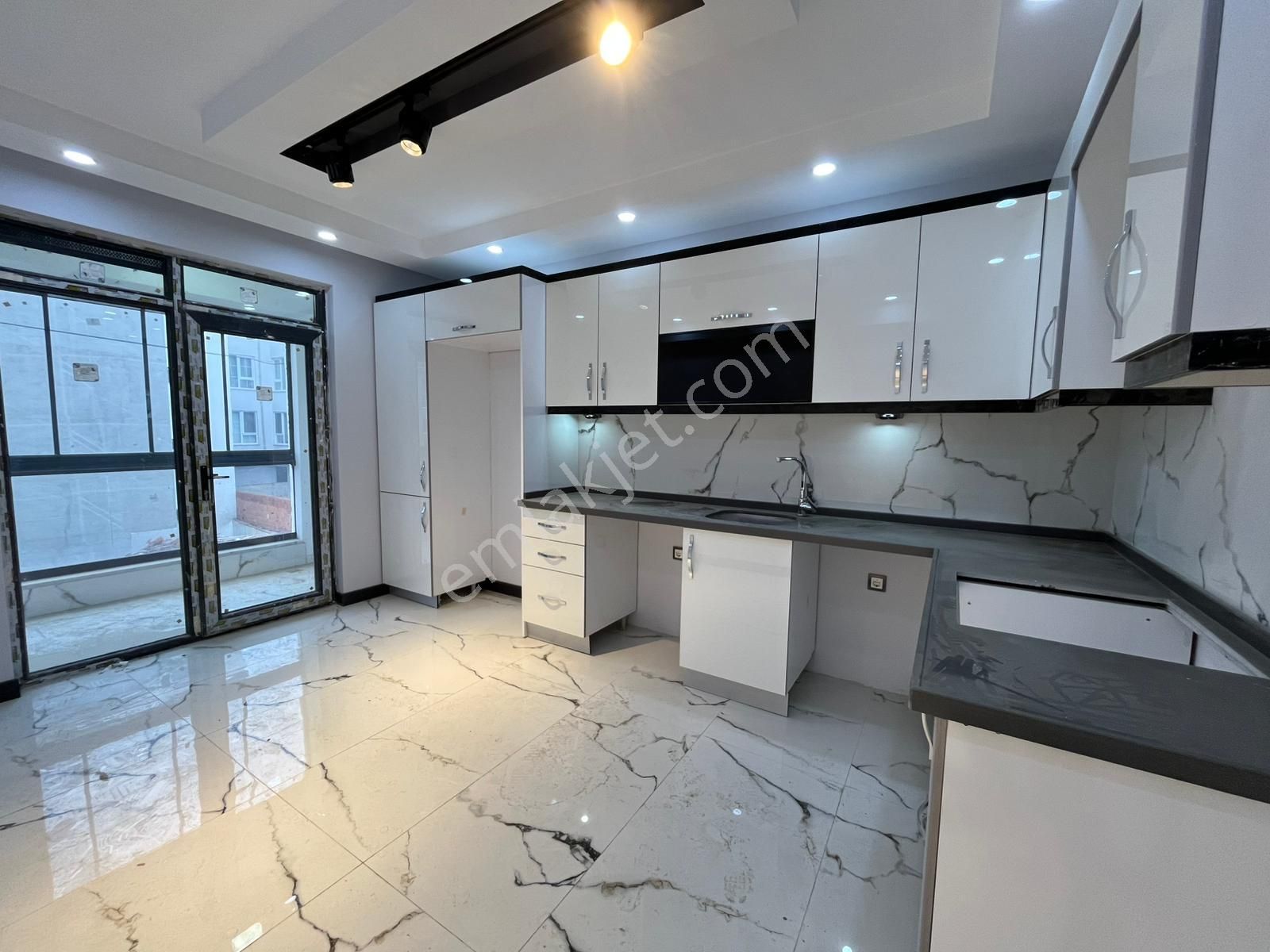 Tuncay Kartal'dan Çamlıca Mh Özel Garajlı İskanlı Köşe 3+1 Daire - Görsel 6