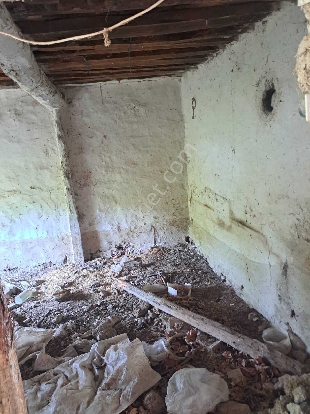 Burdur Kemer Yakalarda Köy İçinde Yola Cephe Köy Evi - Görsel 9