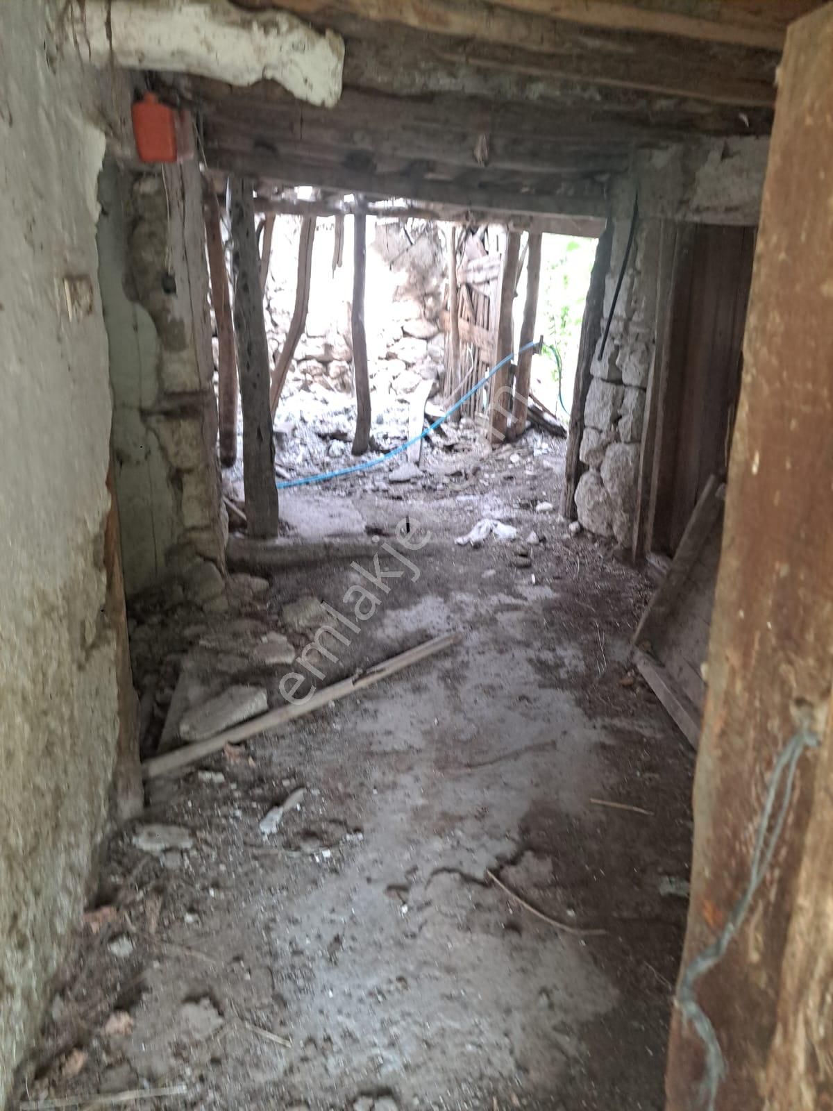 Burdur Kemer Yakalarda Köy İçinde Yola Cephe Köy Evi - Görsel 6