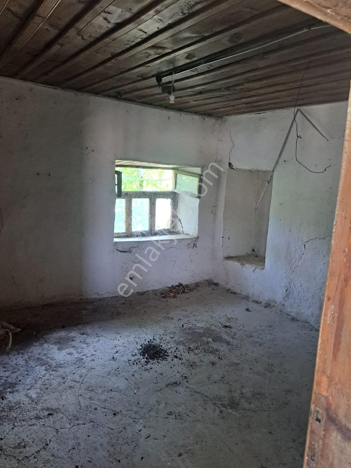 Burdur Kemer Yakalarda Köy İçinde Yola Cephe Köy Evi - Görsel 24