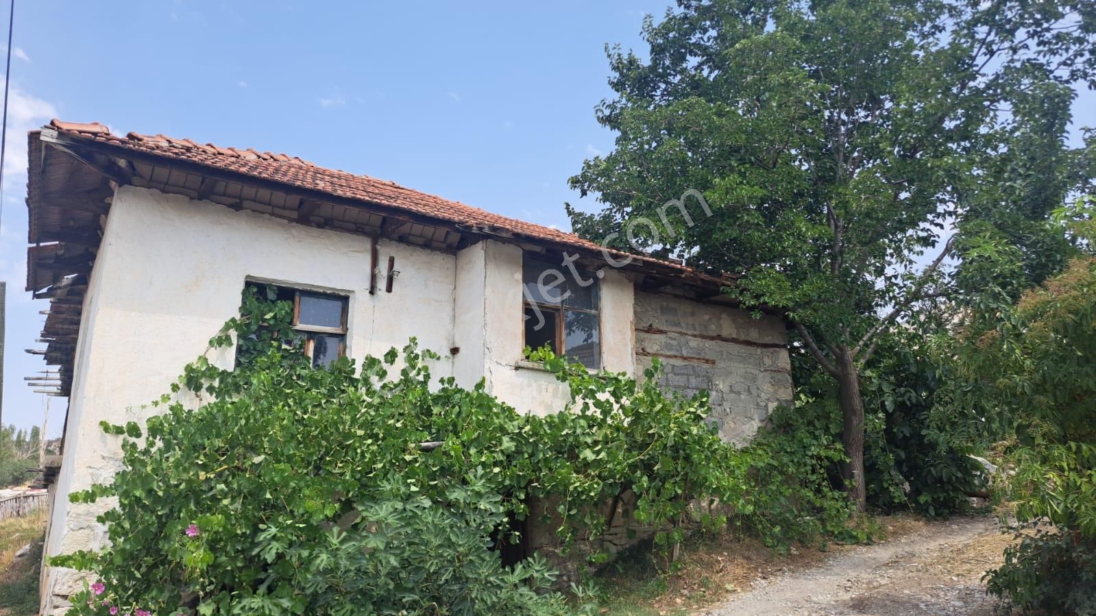 Burdur Kemer Yakalarda Köy İçinde Yola Cephe Köy Evi