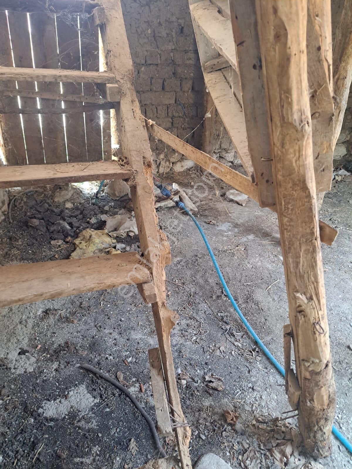 Burdur Kemer Yakalarda Köy İçinde Yola Cephe Köy Evi - Görsel 17