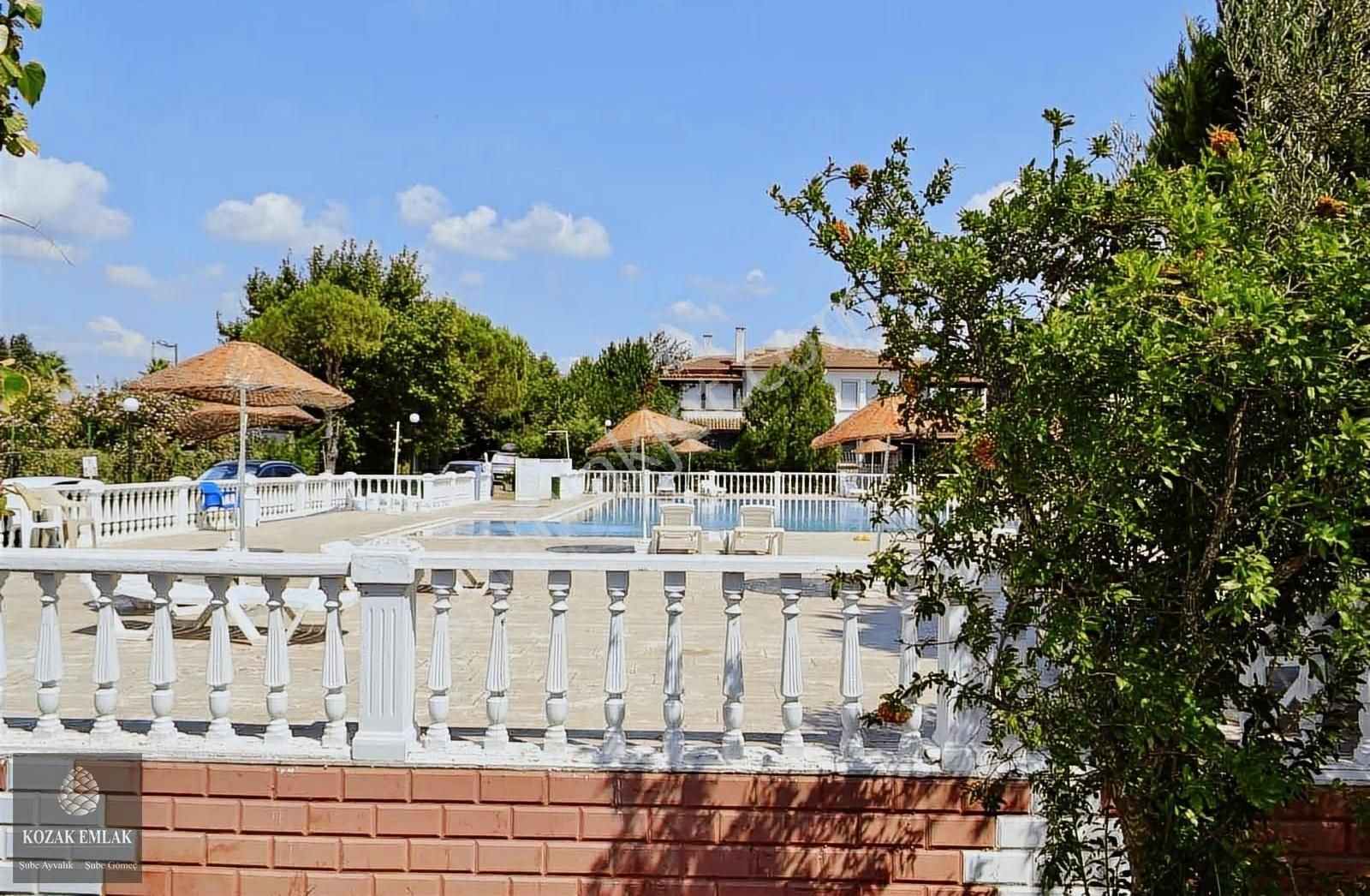 Ayvalık Küçükköyde Havuzlu Sitede Kiralık 3+1 Villa - Görsel 13