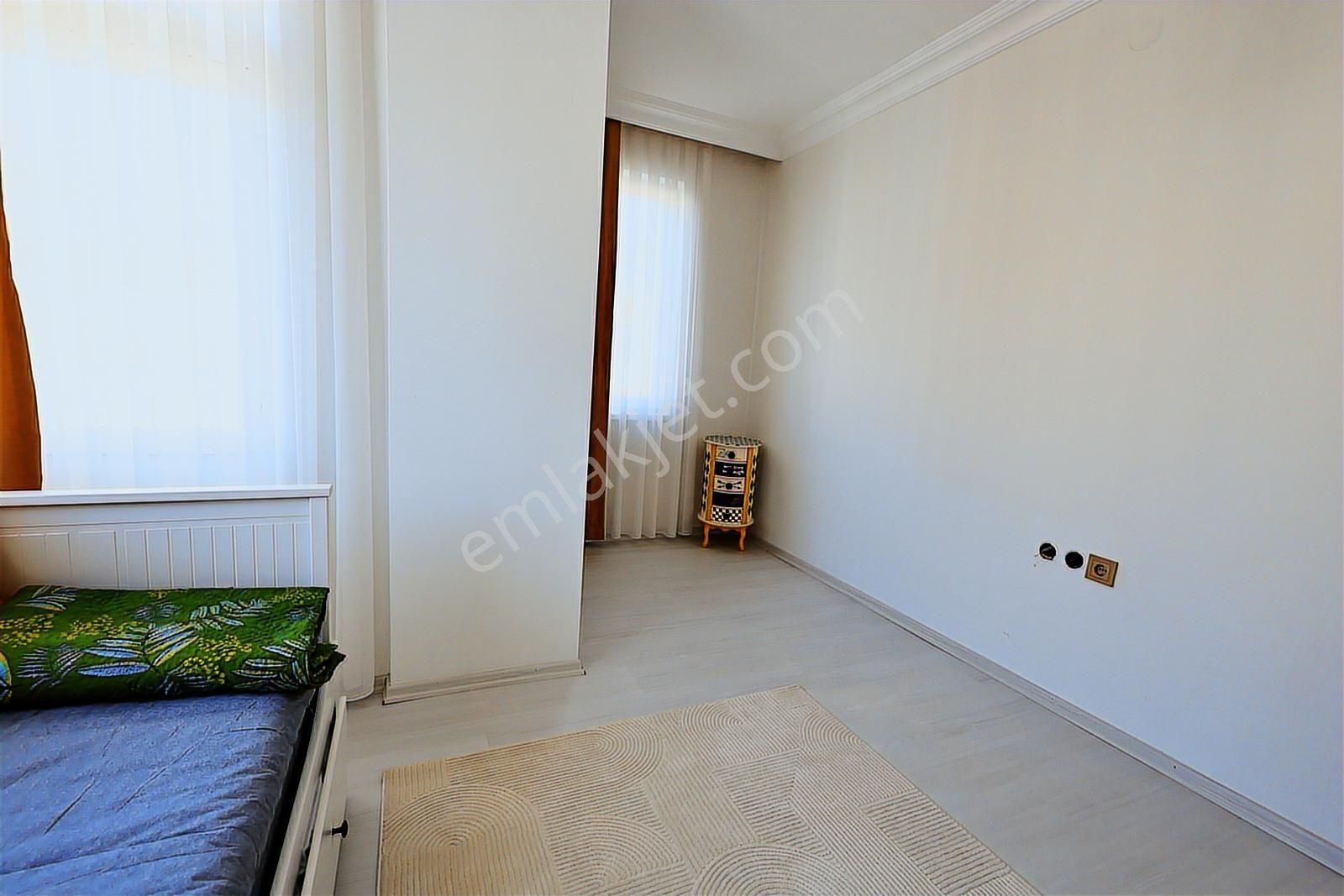 Dutlubahçe'de Konforlu Bir Yaşam İçin Yenilenmiş Bakımlı Daire - Görsel 24