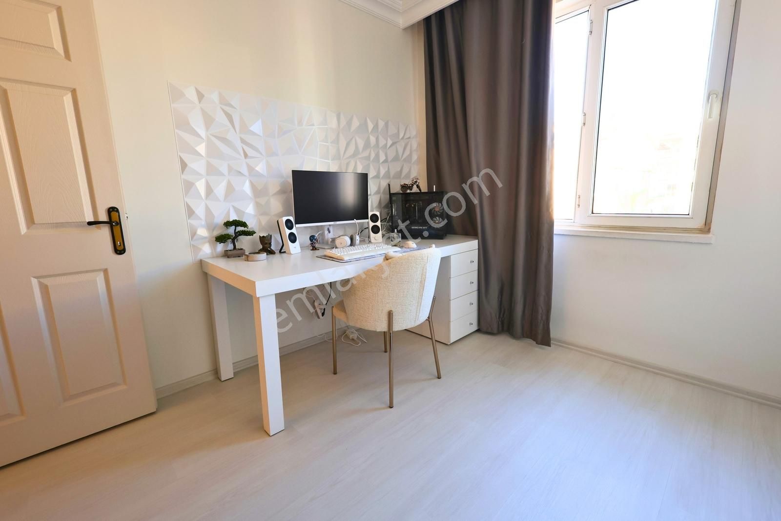 Dutlubahçe'de Konforlu Bir Yaşam İçin Yenilenmiş Bakımlı Daire - Görsel 6