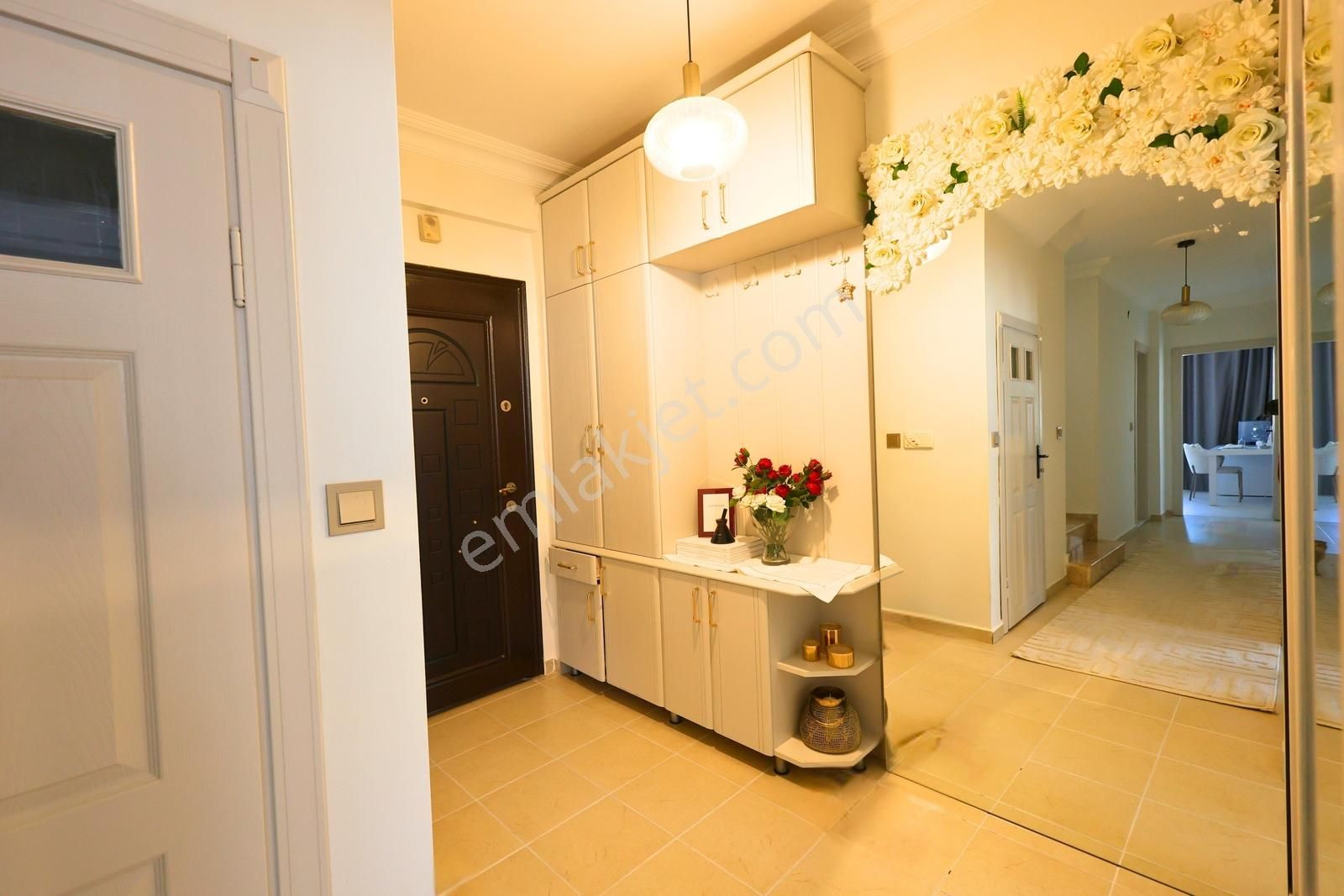 Dutlubahçe'de Konforlu Bir Yaşam İçin Yenilenmiş Bakımlı Daire - Görsel 32