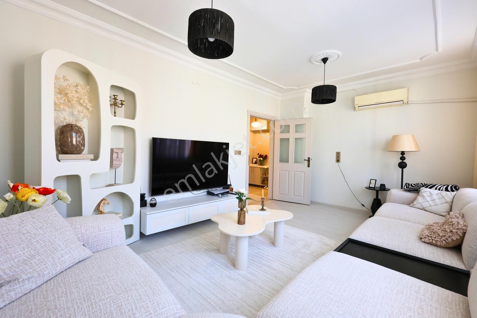 Dutlubahçe'de Konforlu Bir Yaşam İçin Yenilenmiş Bakımlı Daire