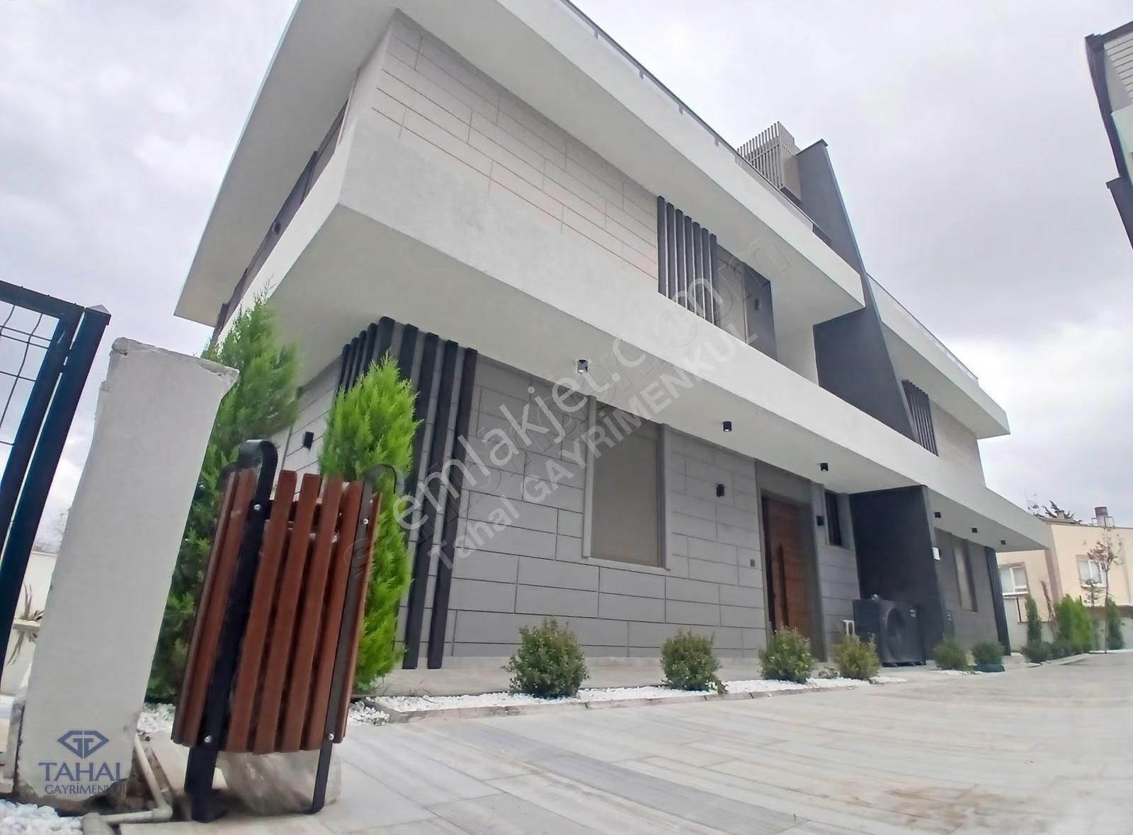 Döşemealtı Nebiler'de Yalınlı Mh 5+1 Sıfır Satılık Lüx Yapılı