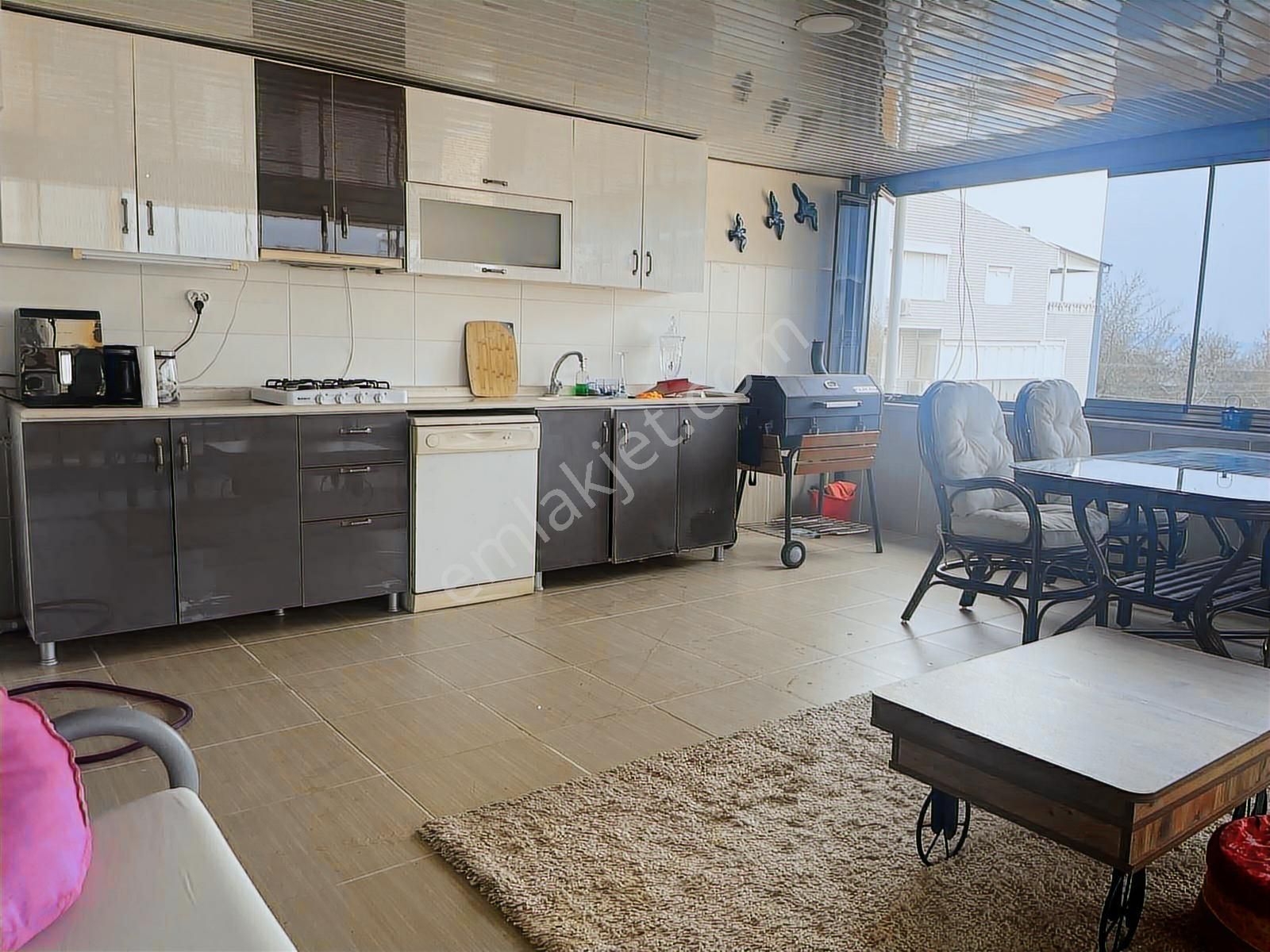 Akçay Köşemden Deniz Manzaralı 3.5+1 Satılık Daire