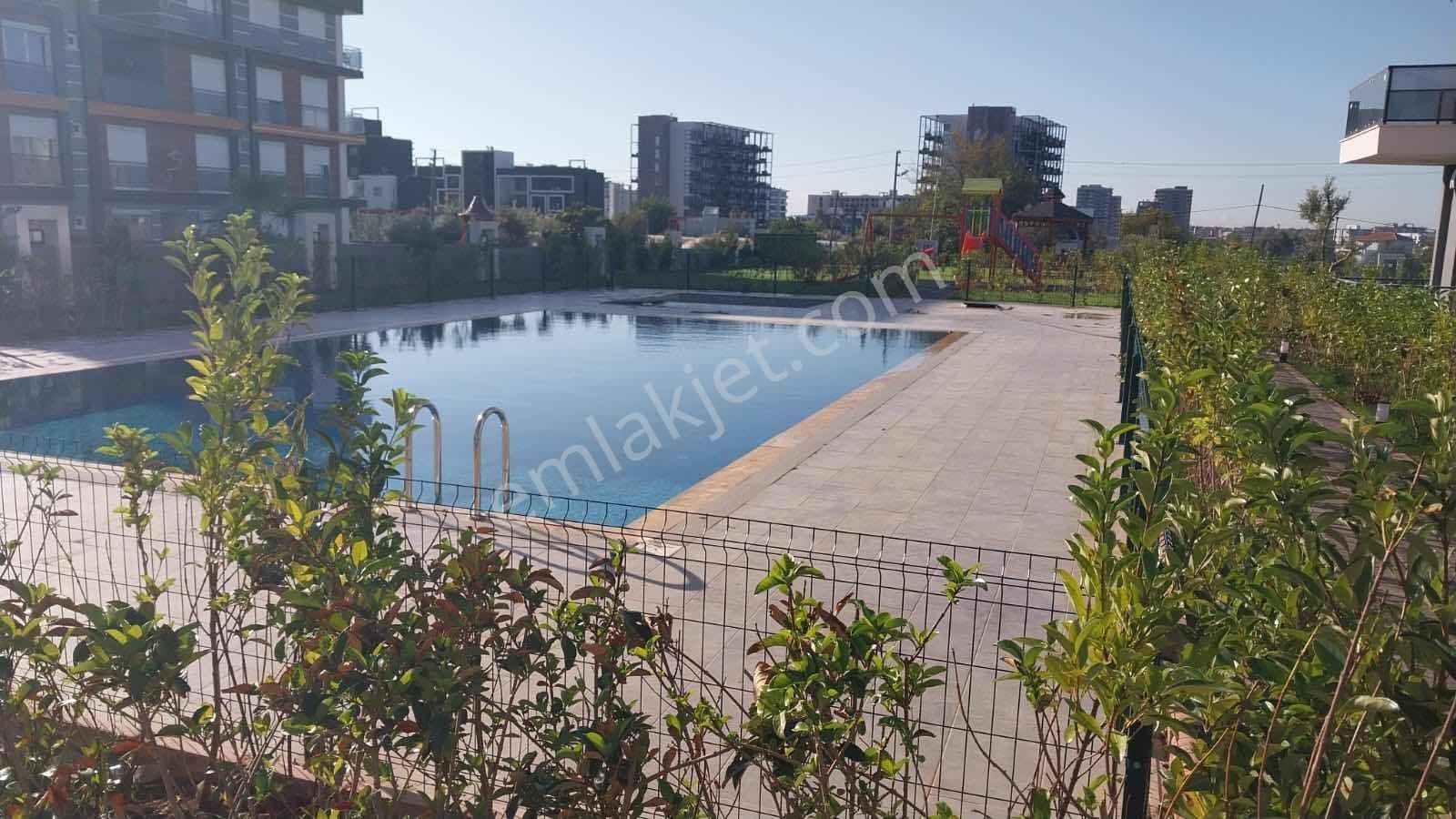 Altıntaşta İskanlı Kardeşkentler Cd.300 Mt Ara Katta 2+1 Satılık