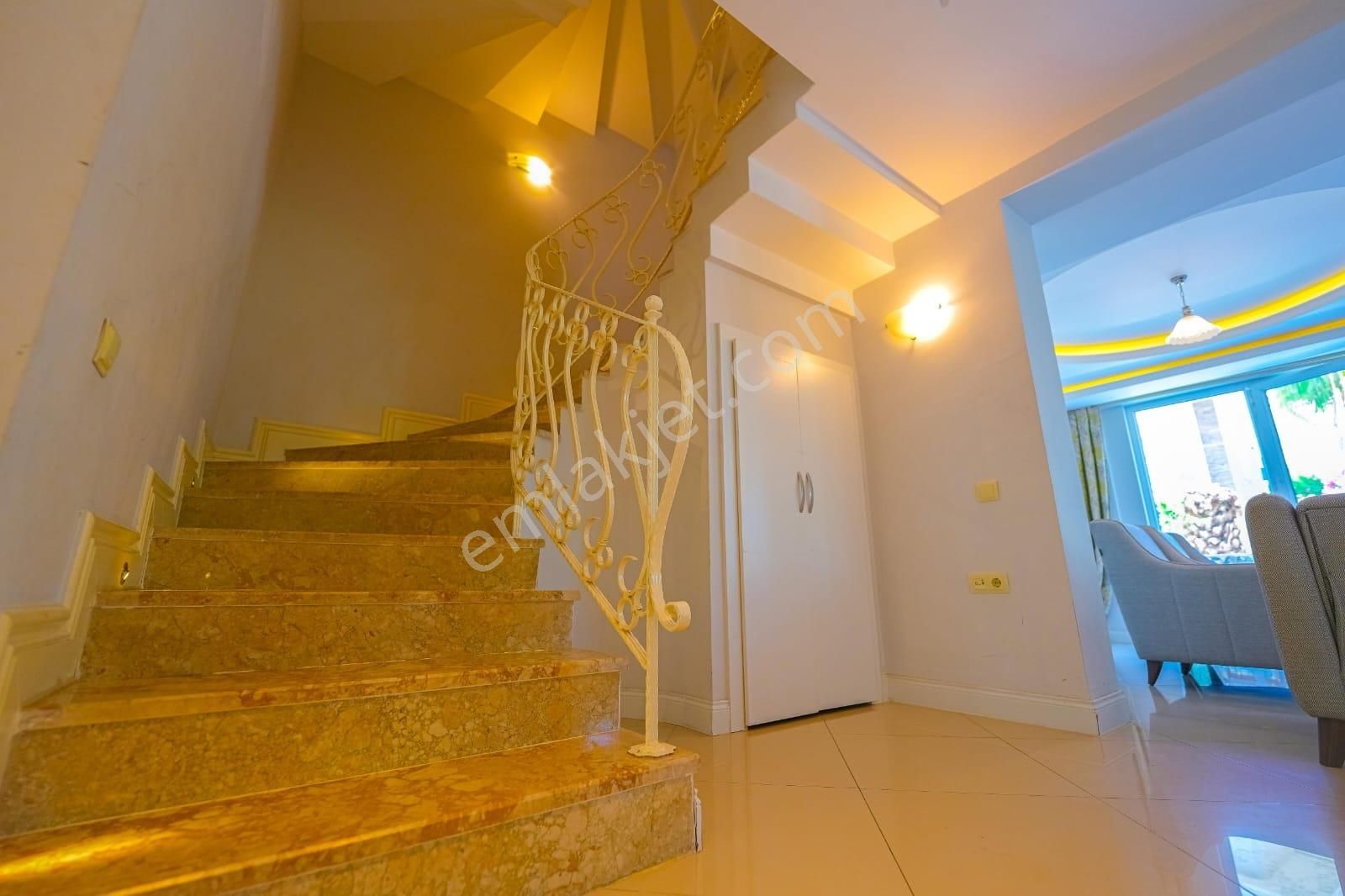 Stop'tan Plaja 250mt.5+1 Lüx Havuzlu İkiz Villa - Görsel 15