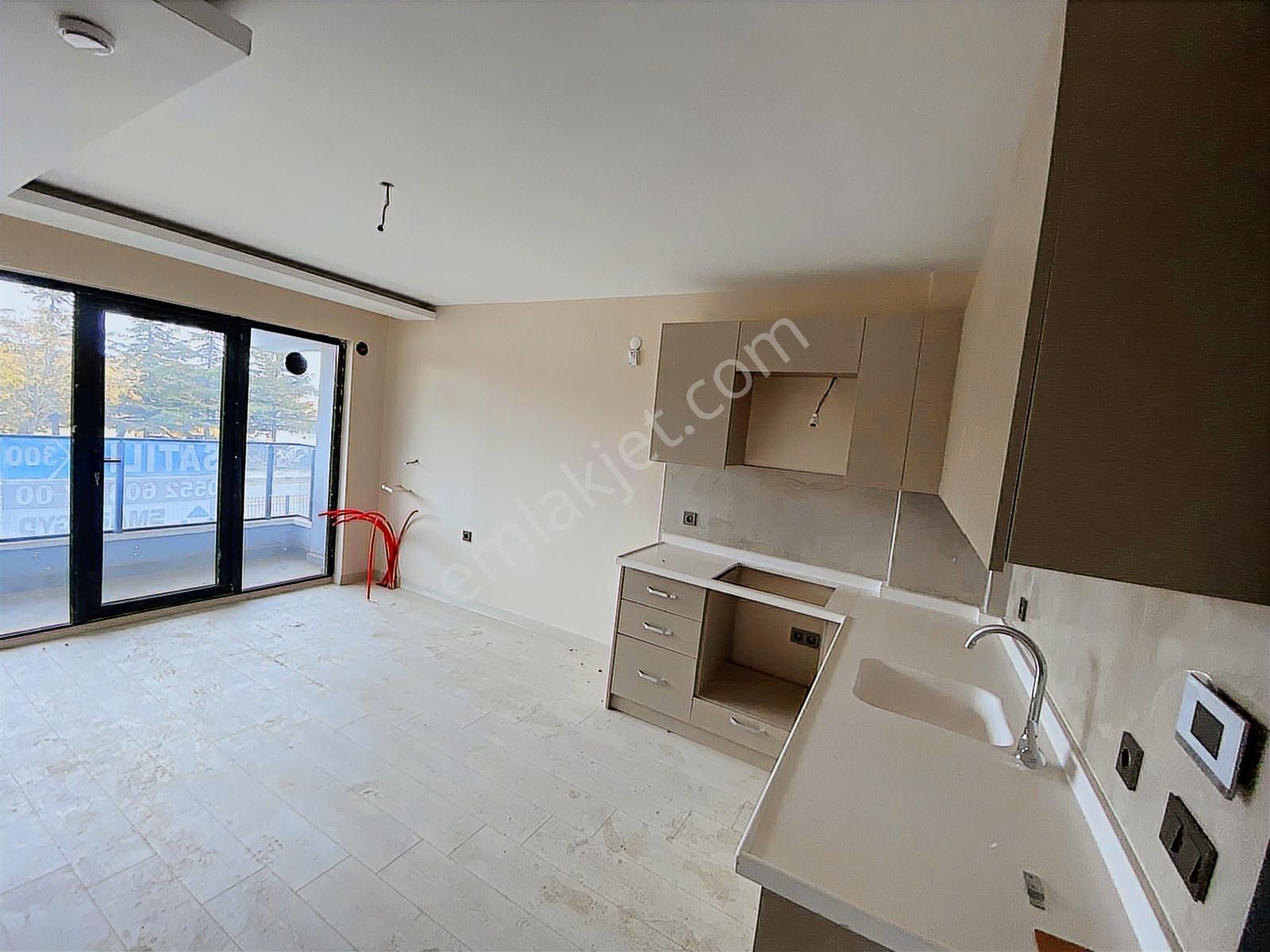 Esenboğa Mahhallesi Cadde Üzerinde Yüksek Kredili Satılık Daire