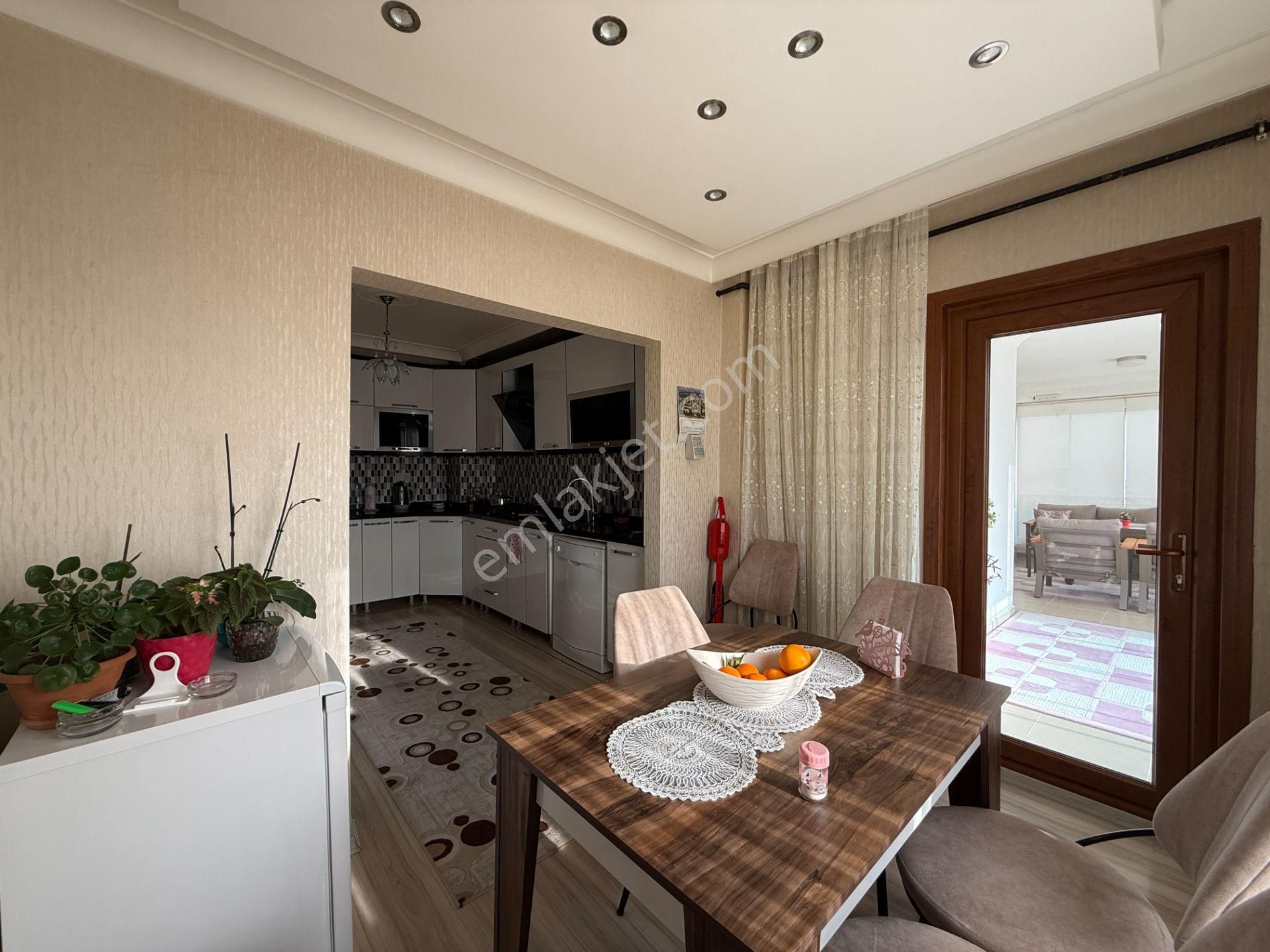 Pursaklar Mehmet Zengin Emlak'tan Hastane Yakını Manzaralı 10.kat 4+1 Sitede Daire - Görsel 8