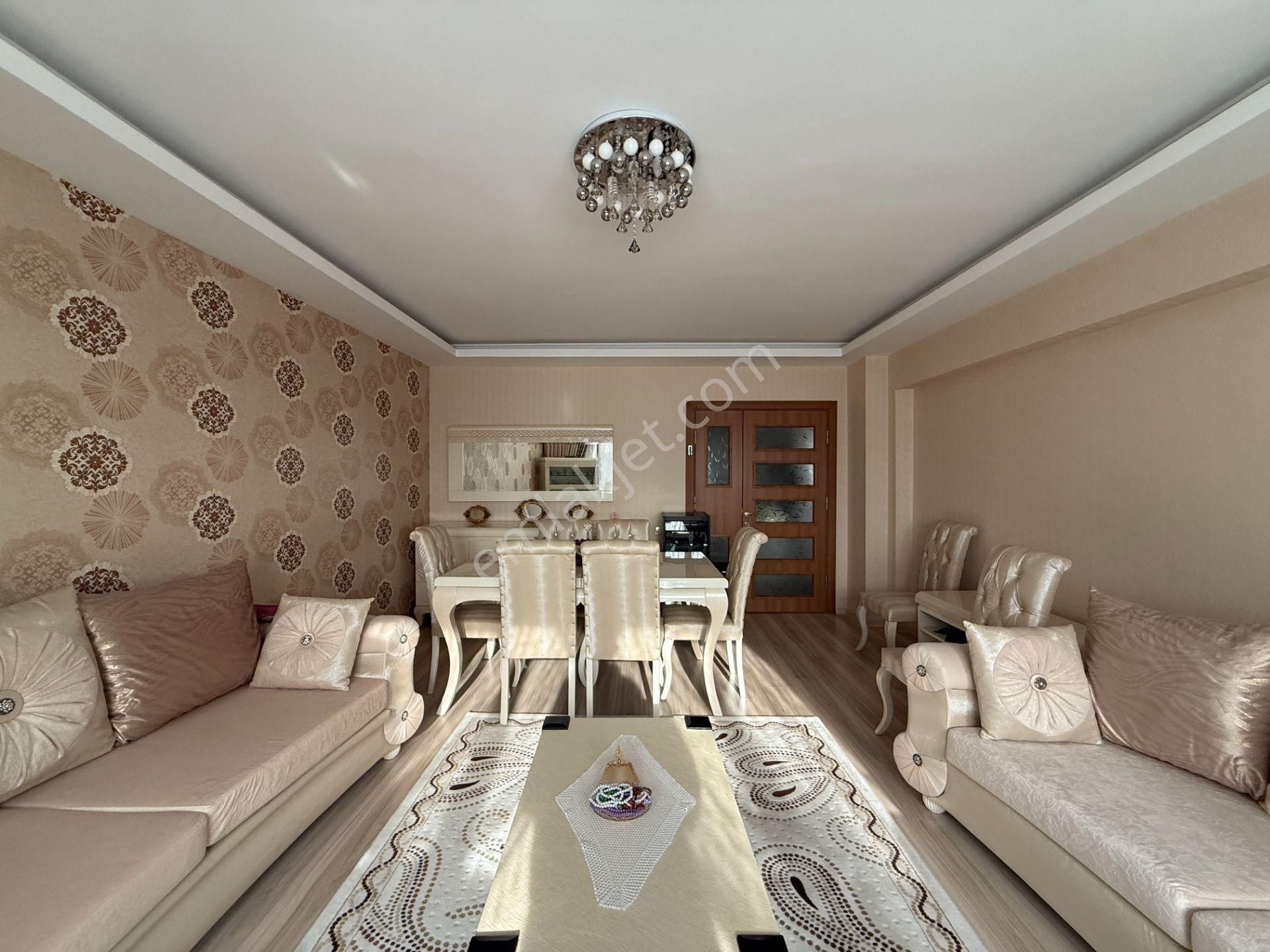 Pursaklar Mehmet Zengin Emlak'tan Hastane Yakını Manzaralı 10.kat 4+1 Sitede Daire - Görsel 2