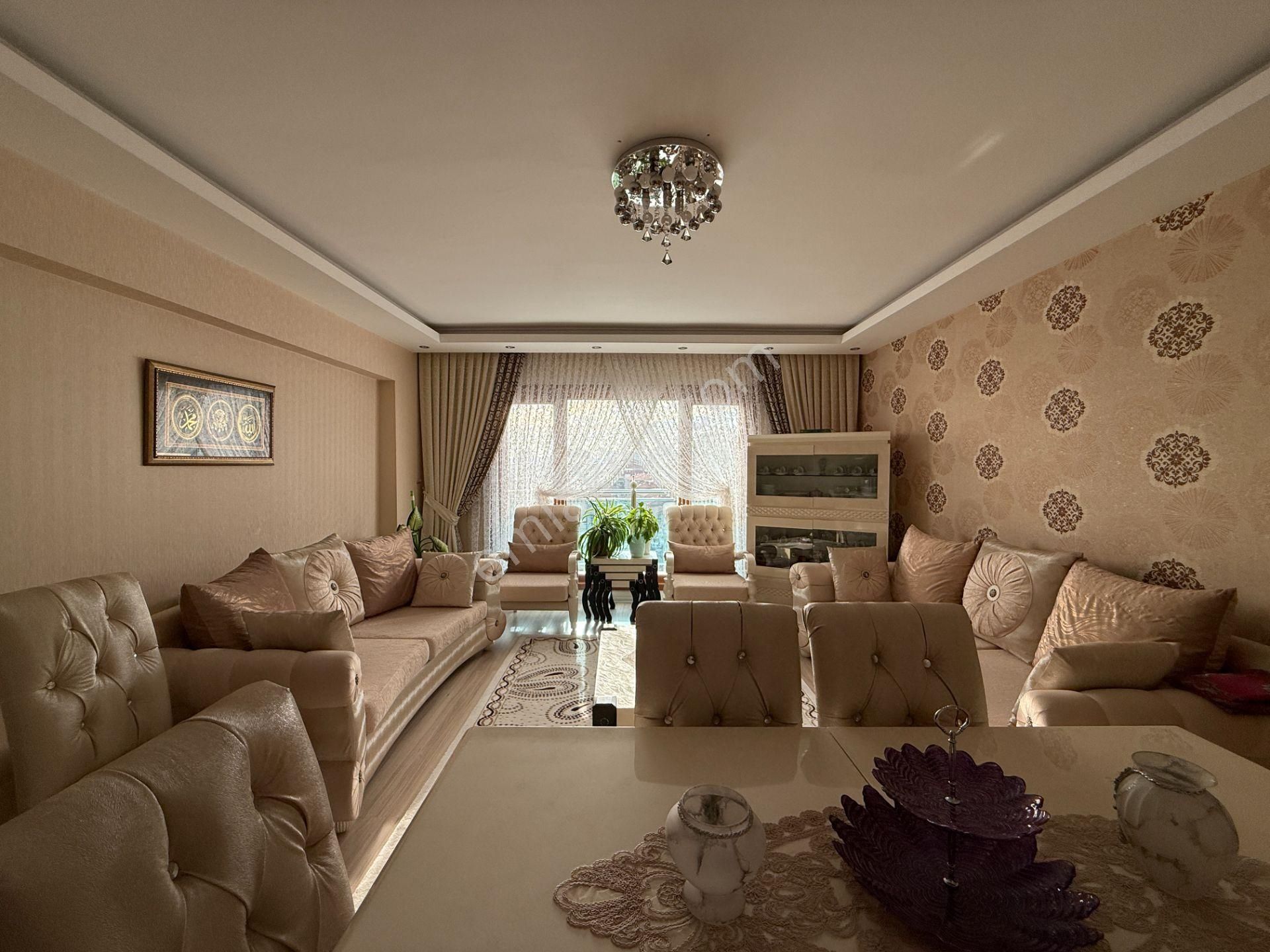 Pursaklar Mehmet Zengin Emlak'tan Hastane Yakını Manzaralı 10.kat 4+1 Sitede Daire