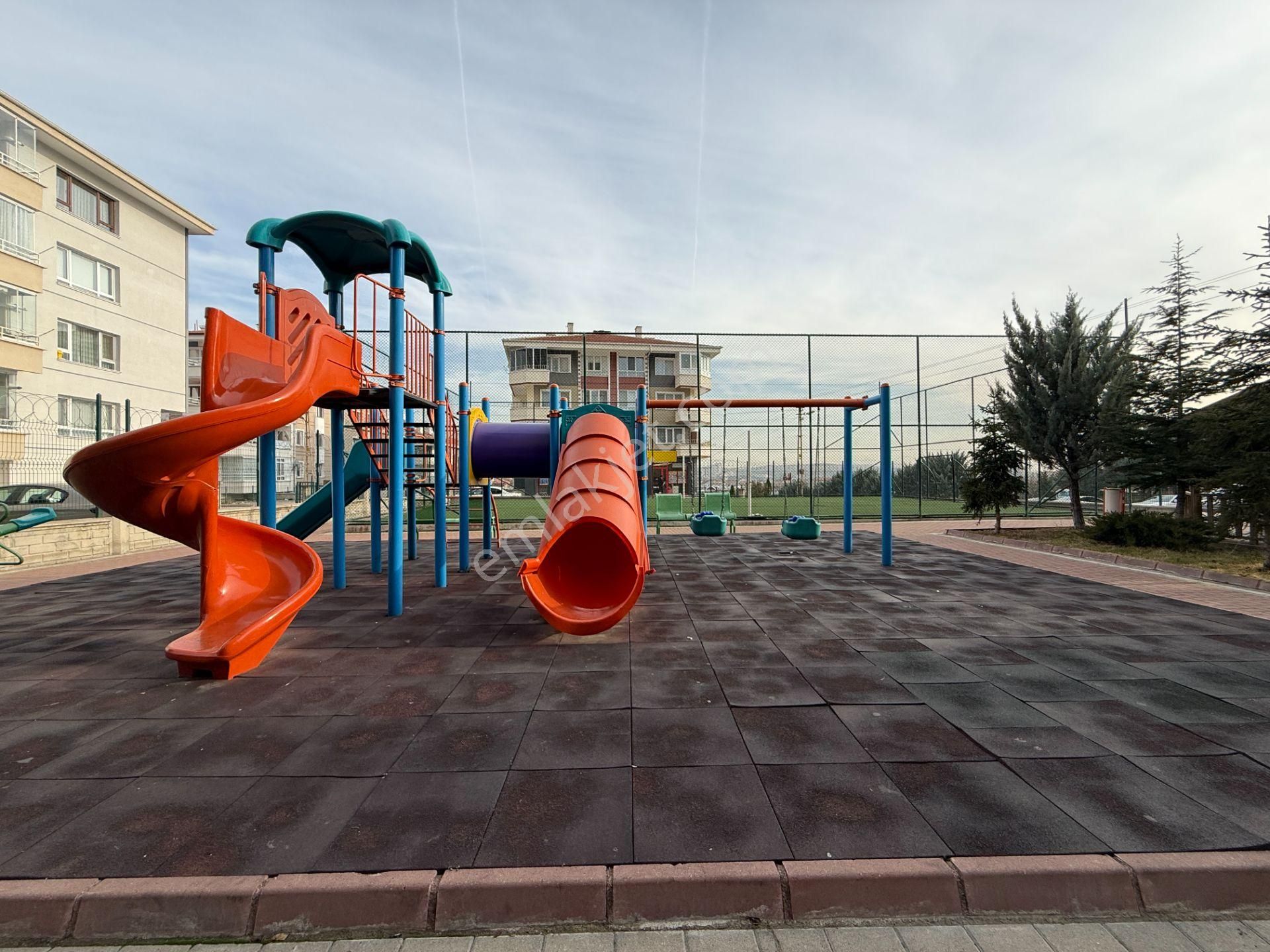 Pursaklar Mehmet Zengin Emlak'tan Hastane Yakını Manzaralı 10.kat 4+1 Sitede Daire - Görsel 32