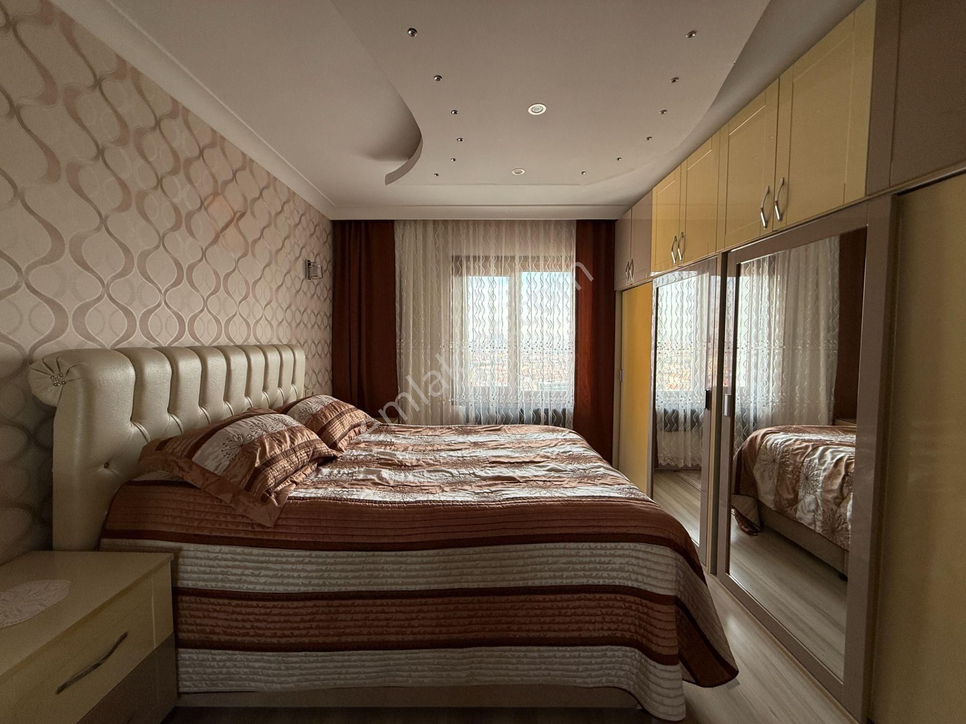 Pursaklar Mehmet Zengin Emlak'tan Hastane Yakını Manzaralı 10.kat 4+1 Sitede Daire - Görsel 22