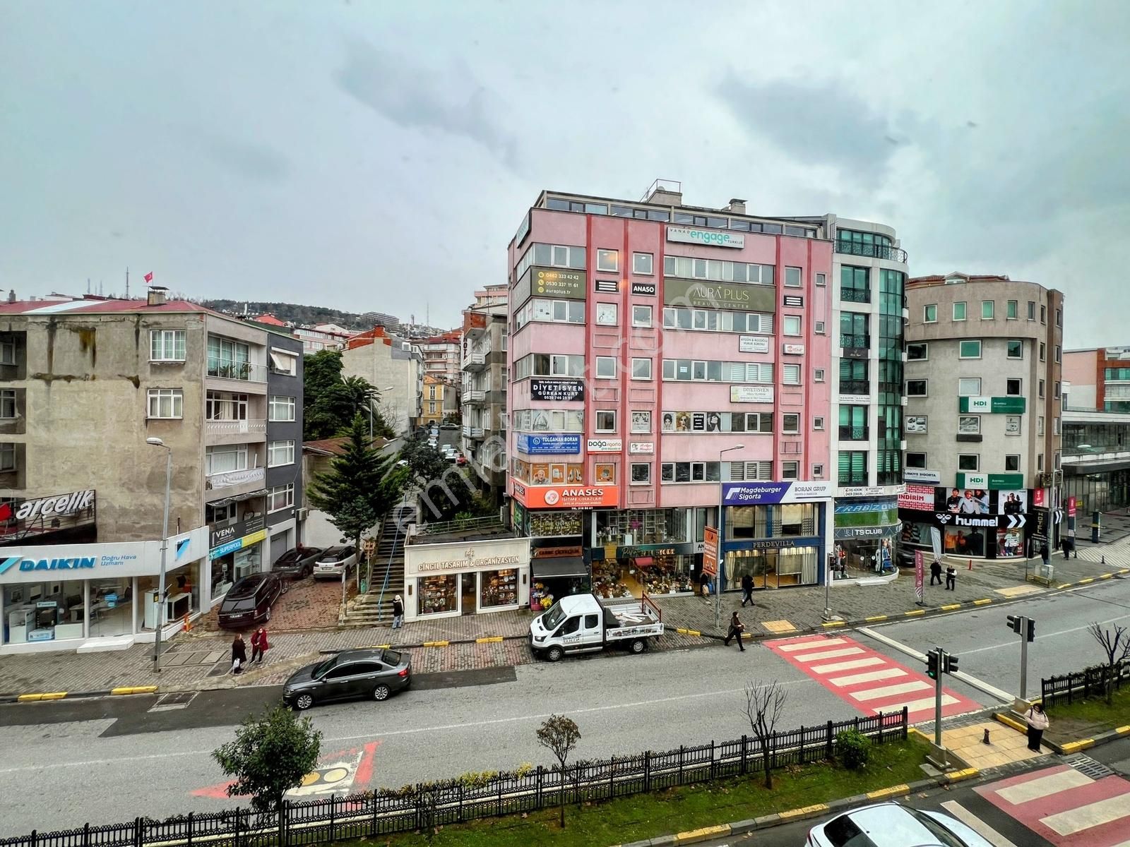 Trabzon Merkezde Asansörlü Yangın Merdivenli 3+1 150 M2 Daire - Görsel 2