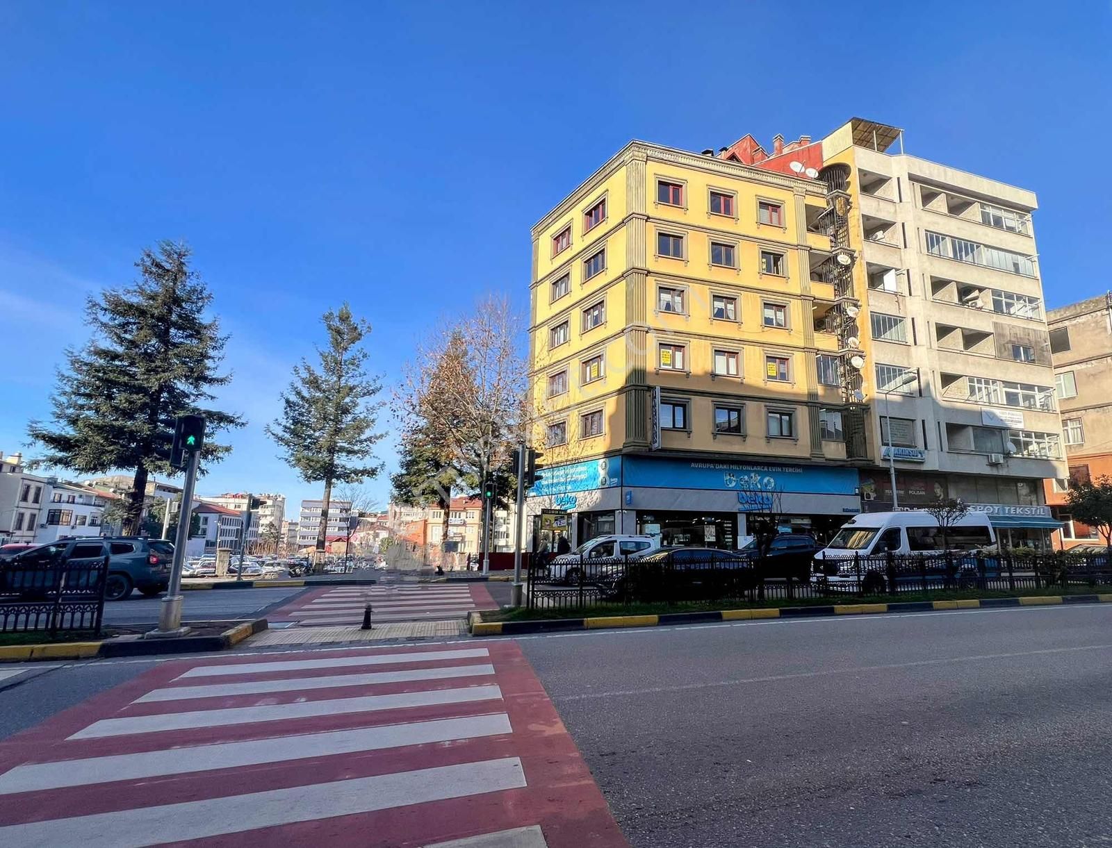 Trabzon Merkezde Asansörlü Yangın Merdivenli 3+1 150 M2 Daire - Görsel 30