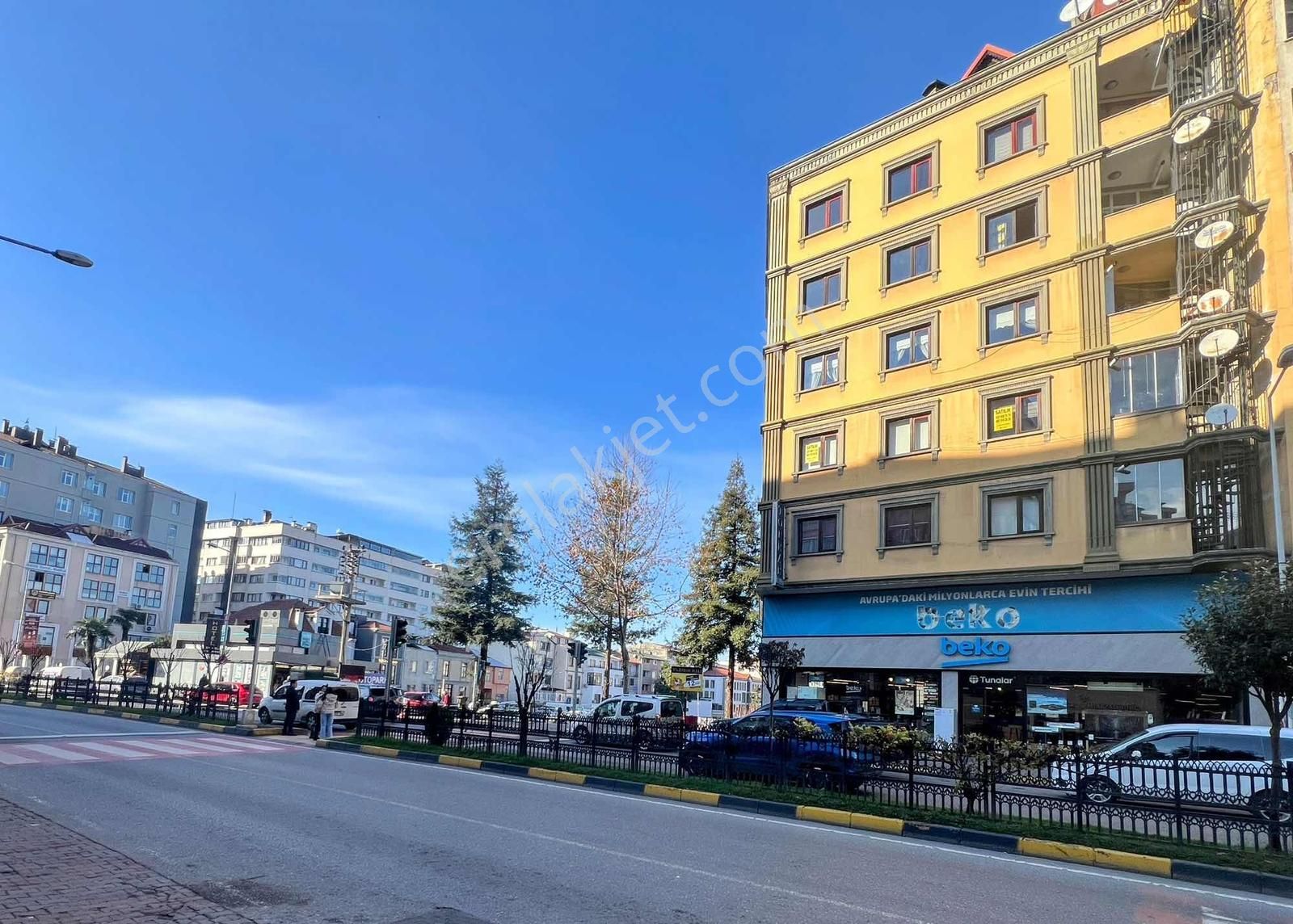 Trabzon Merkezde Asansörlü Yangın Merdivenli 3+1 150 M2 Daire - Görsel 29