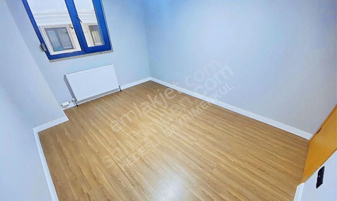 İdealtepe 50.yıl Korusunda 1.kat Konumunda 8 Yıllık 3+1 - Görsel 17