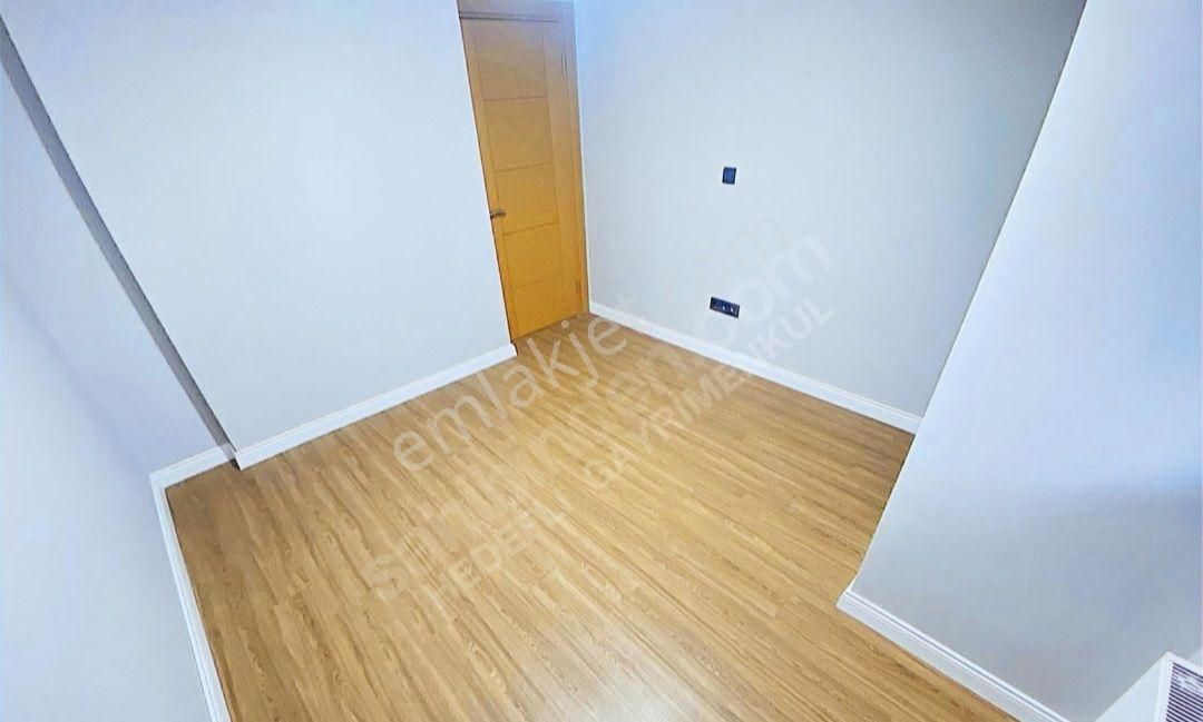 İdealtepe 50.yıl Korusunda 1.kat Konumunda 8 Yıllık 3+1 - Görsel 21