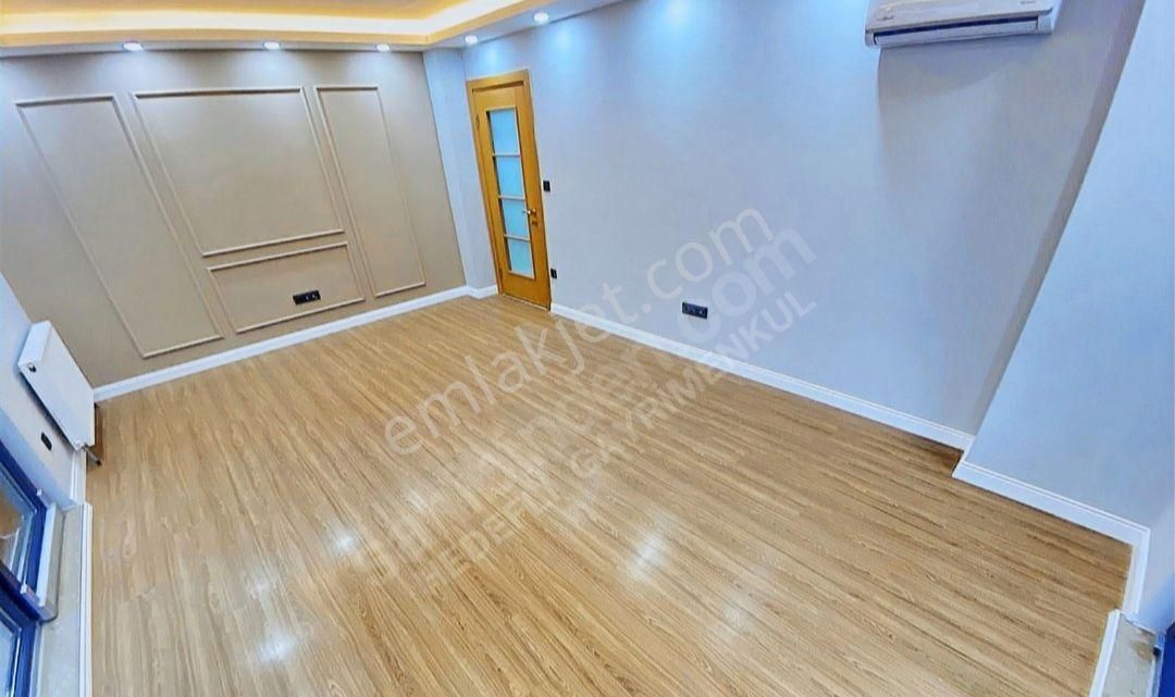 İdealtepe 50.yıl Korusunda 1.kat Konumunda 8 Yıllık 3+1 - Görsel 6