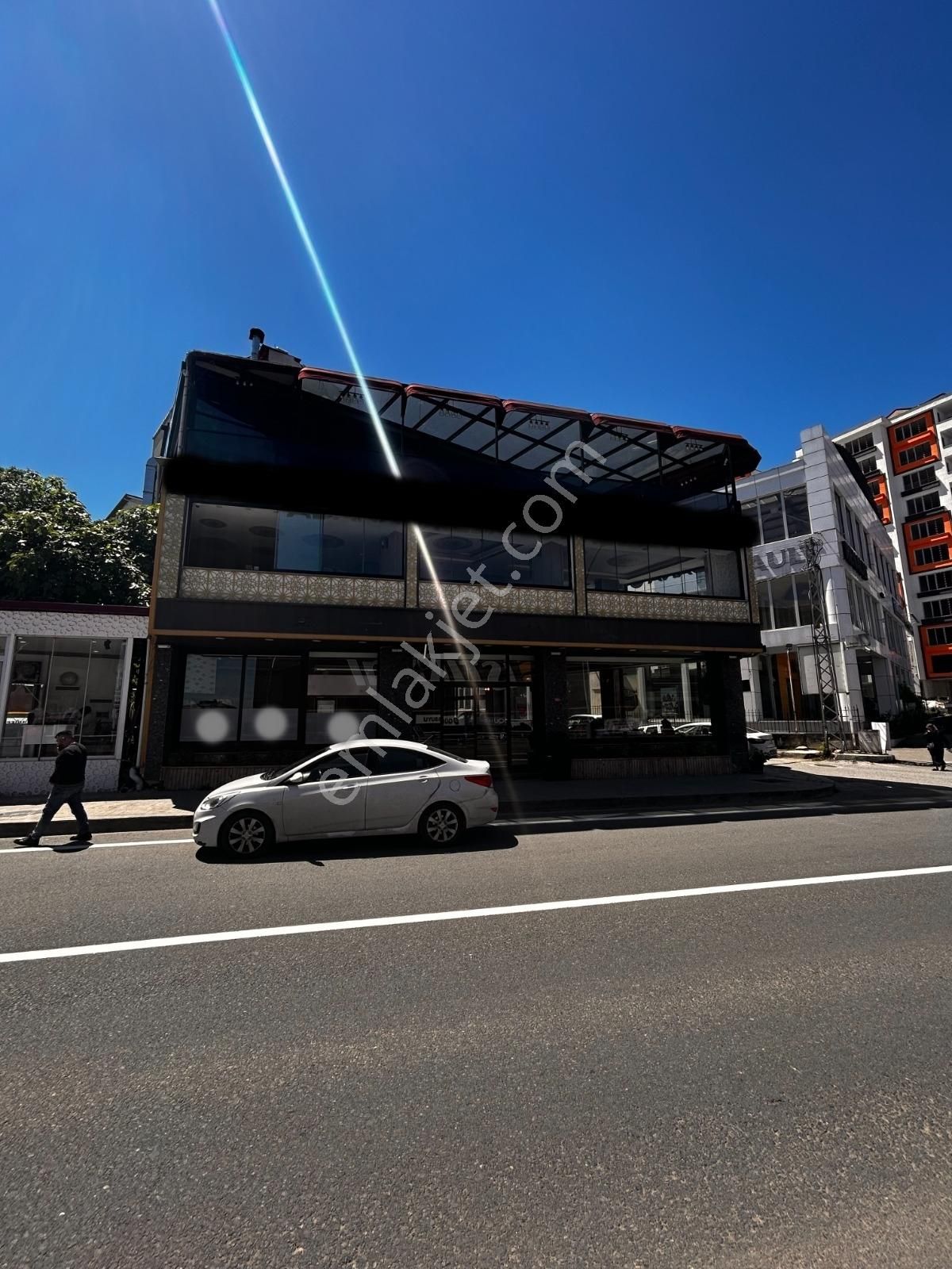 Kaşüstü Ana Yol Üzeri 700m2 Her İşe Uygun 4 Katlı Ticari Bina