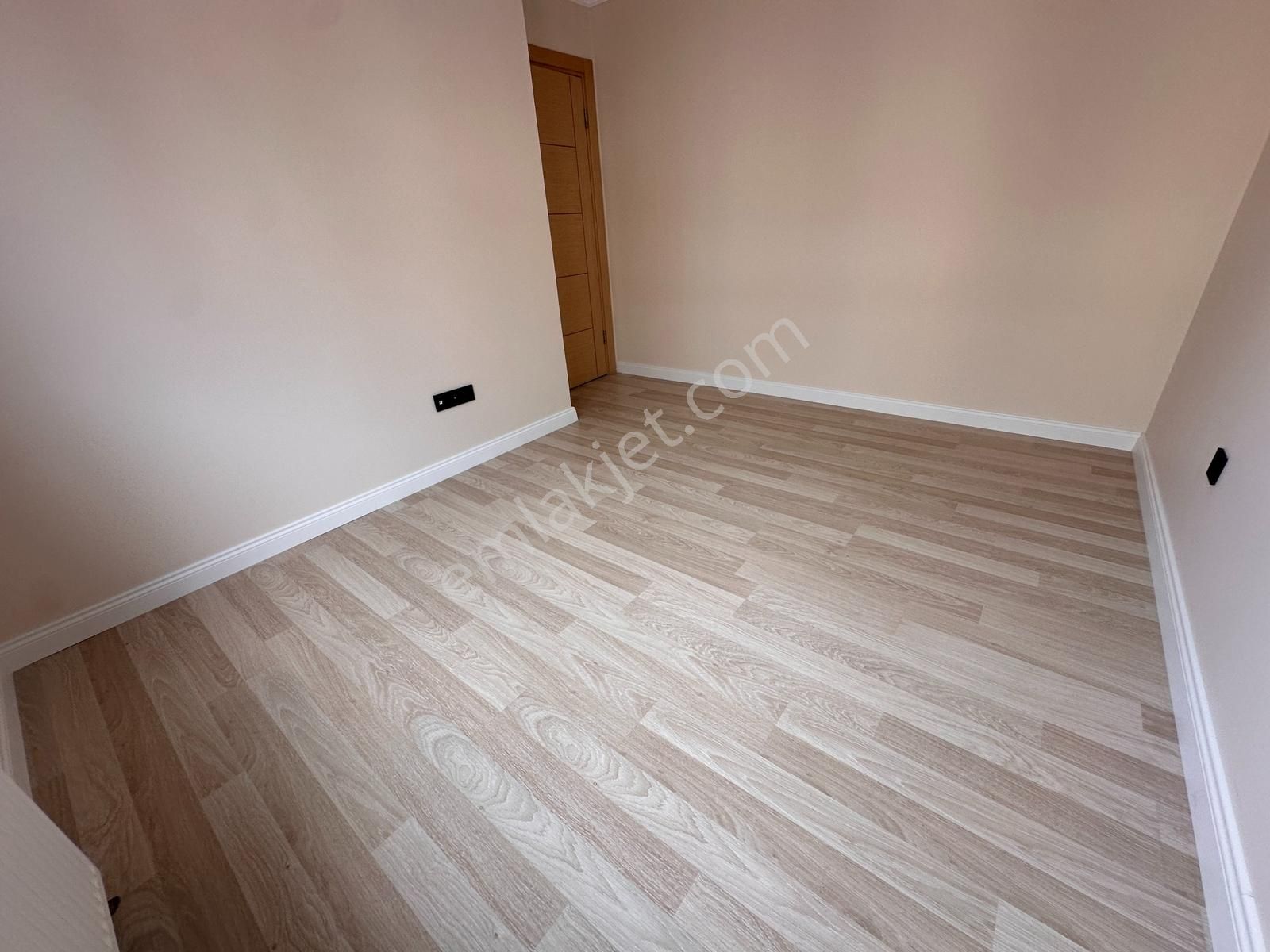 Tamiş'den Altıntepe'de Minibüse Yakın 6 Yıllık 2.kat Ön Köşe 2+1 - Görsel 16