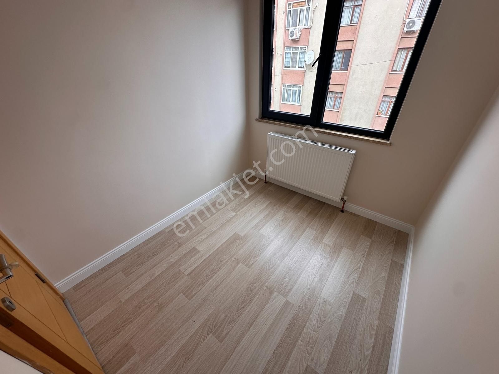 Tamiş'den Altıntepe'de Minibüse Yakın 6 Yıllık 2.kat Ön Köşe 2+1 - Görsel 6